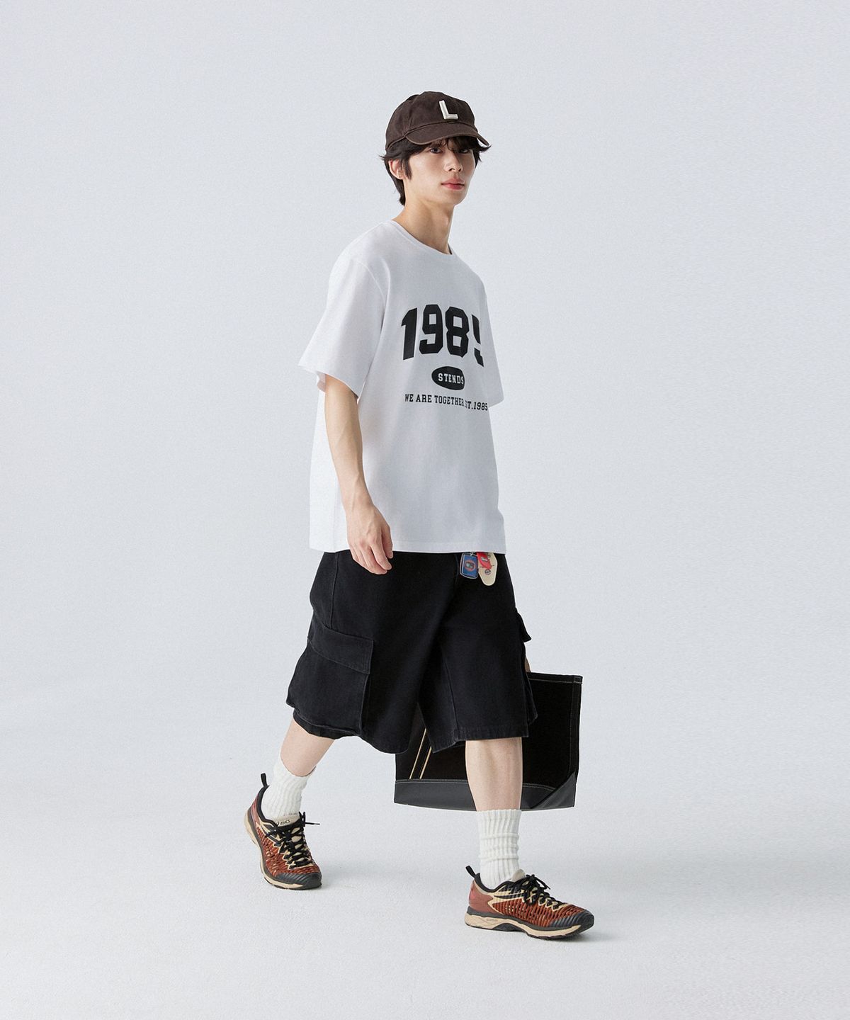 스탠즈(STENDS) [S~5XL] 1985 아치 로고 티셔츠_화이트-블랙
