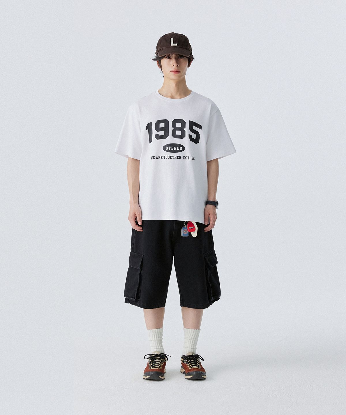 스탠즈(STENDS) [S~5XL] 1985 아치 로고 티셔츠_화이트-블랙