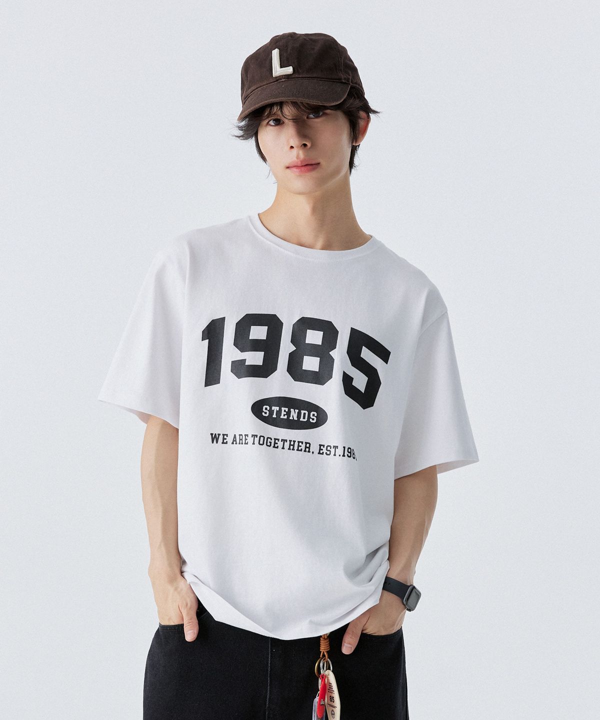 스탠즈(STENDS) [S~5XL] 1985 아치 로고 티셔츠_화이트-블랙