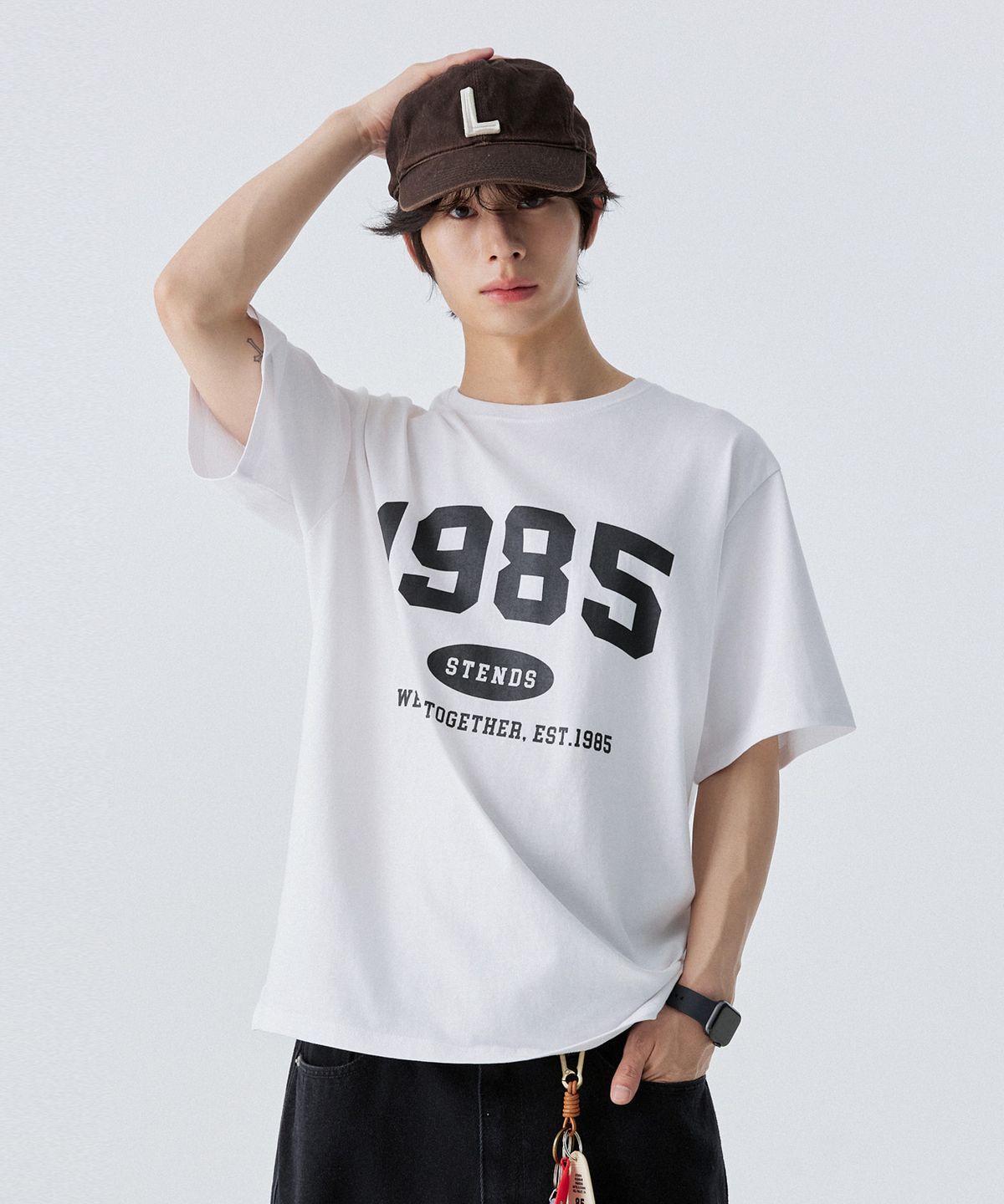 스탠즈(STENDS) [S~5XL] 1985 아치 로고 티셔츠_화이트-블랙