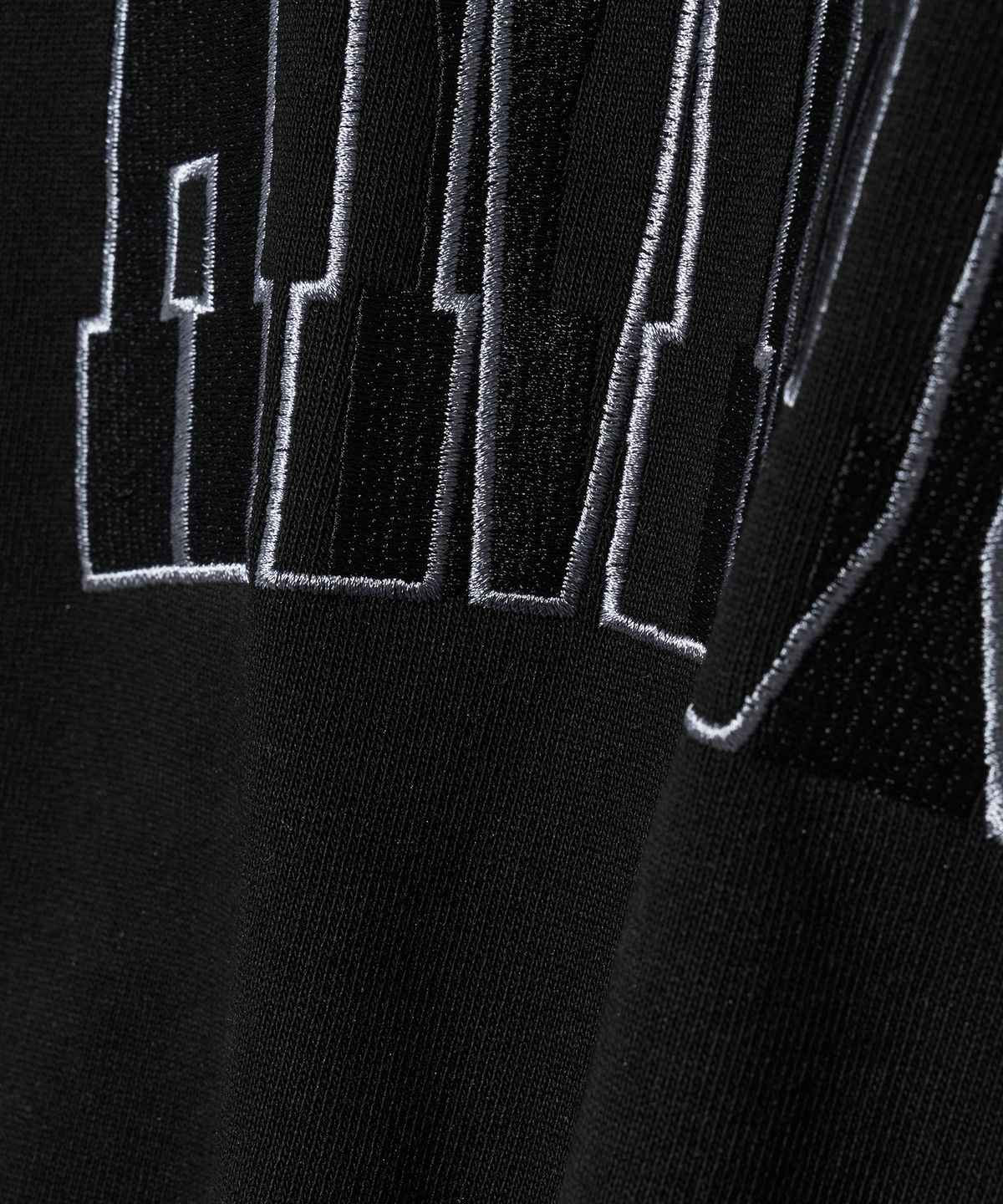 다이아몬드 레이라(DIAMOND LAYLA) LAMOUR Big Embroidery Stitch Sweatshirt T87  Black