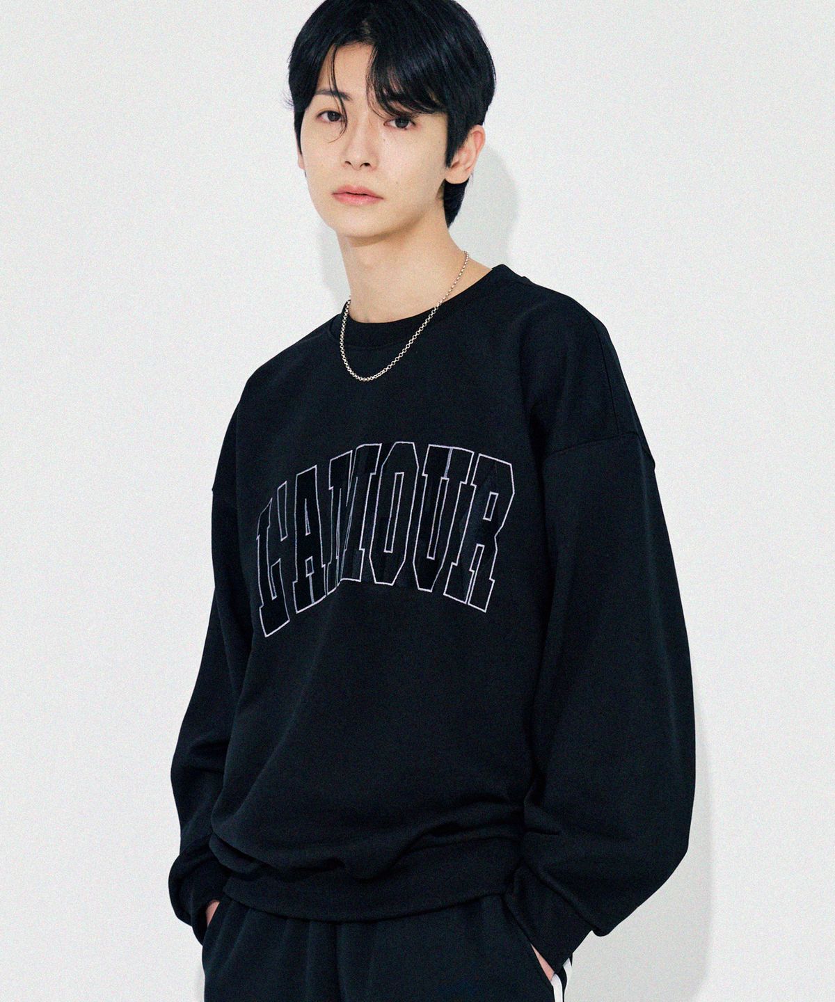 다이아몬드 레이라(DIAMOND LAYLA) LAMOUR Big Embroidery Stitch Sweatshirt T87  Black