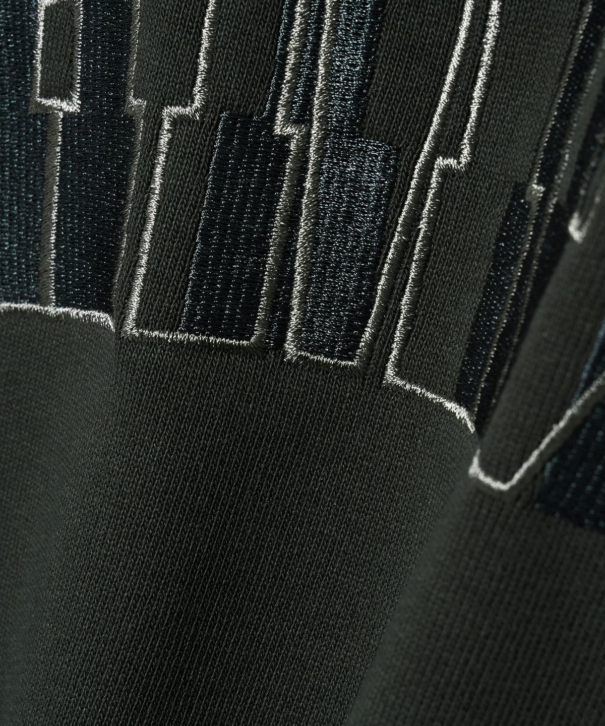 다이아몬드 레이라(DIAMOND LAYLA) [CROP] LAMOUR Big Embroidery Stitch Sweatshirt T87  Charcoal