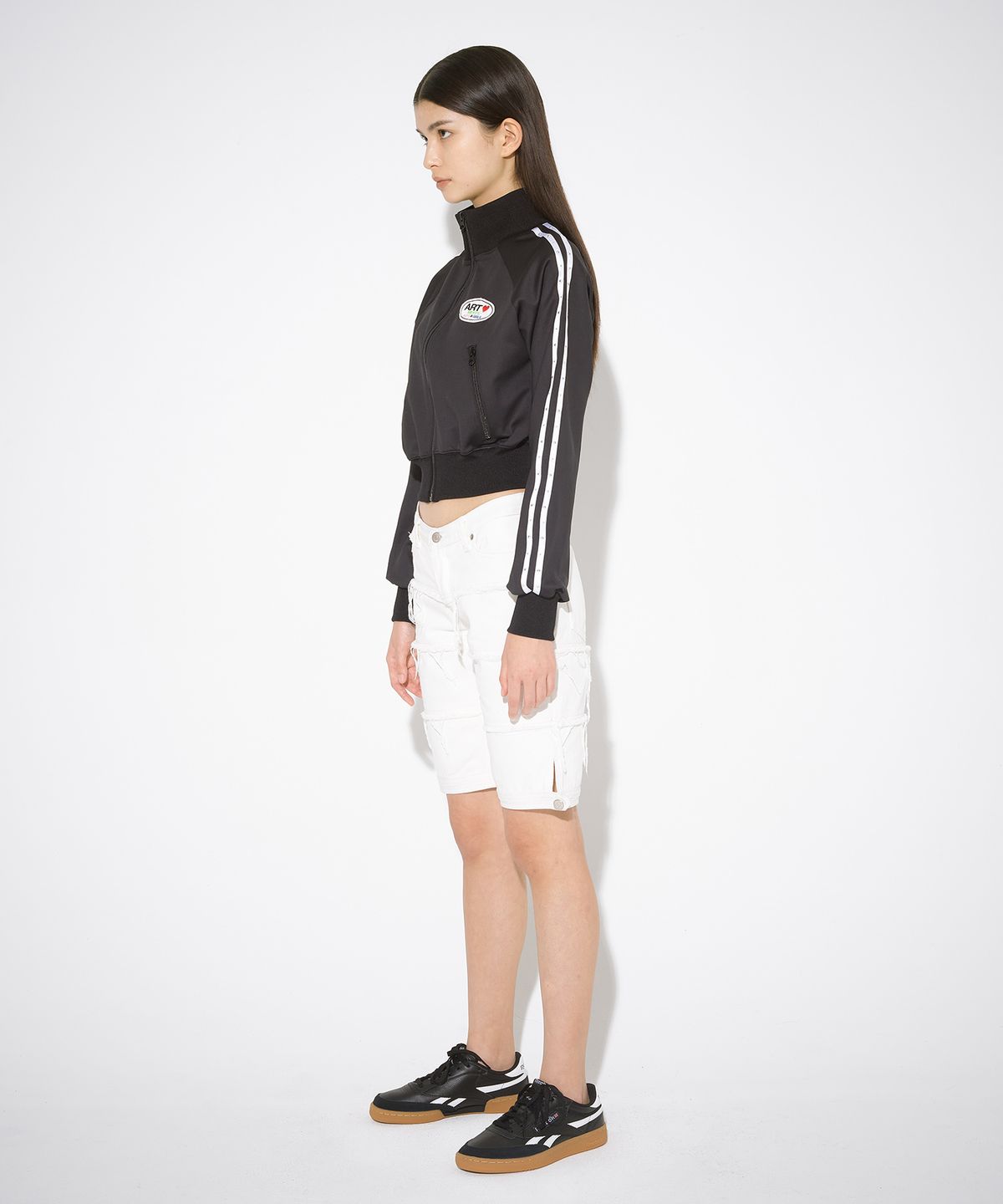 더뮤지엄비지터(THEMUSEUMVISITOR) ART LOGO PATCH STITCHED TRACK JACKET (BLACK)