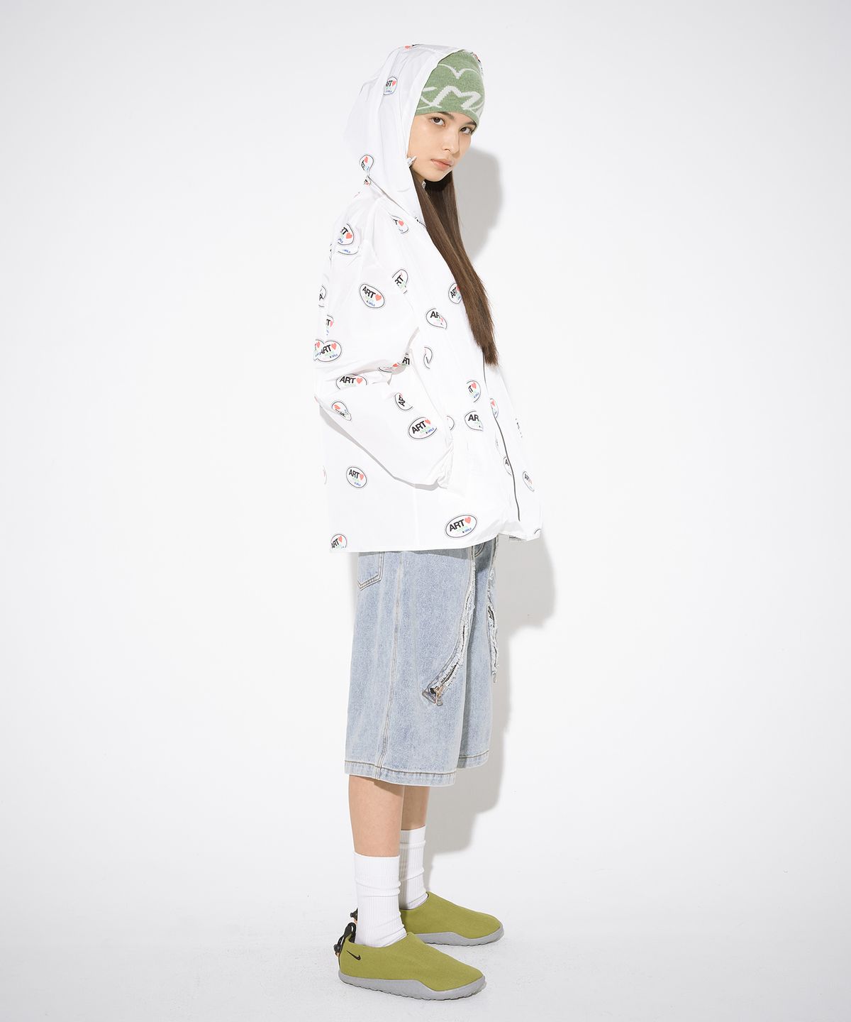 더뮤지엄비지터(THEMUSEUMVISITOR) ART LOGO PRINTED WINDBREAKER (WHITE)