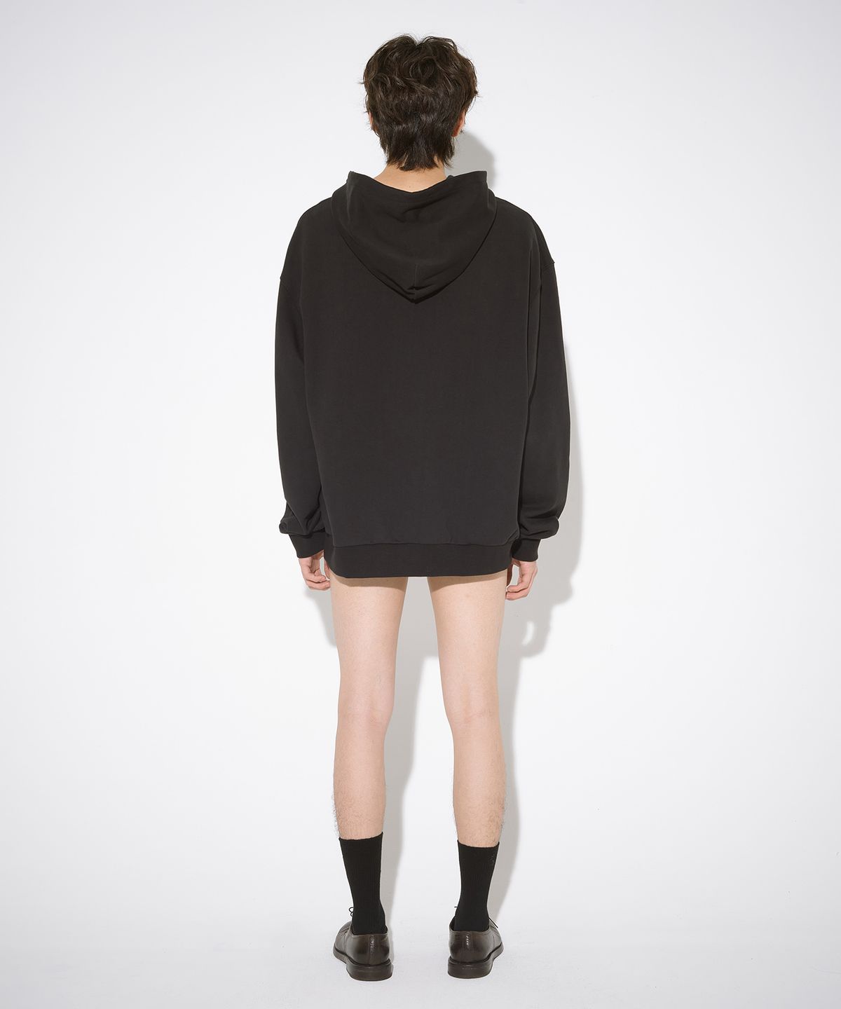 더뮤지엄비지터(THEMUSEUMVISITOR) SILVER CUBIC STUD LOGO HOODY (BLACK)