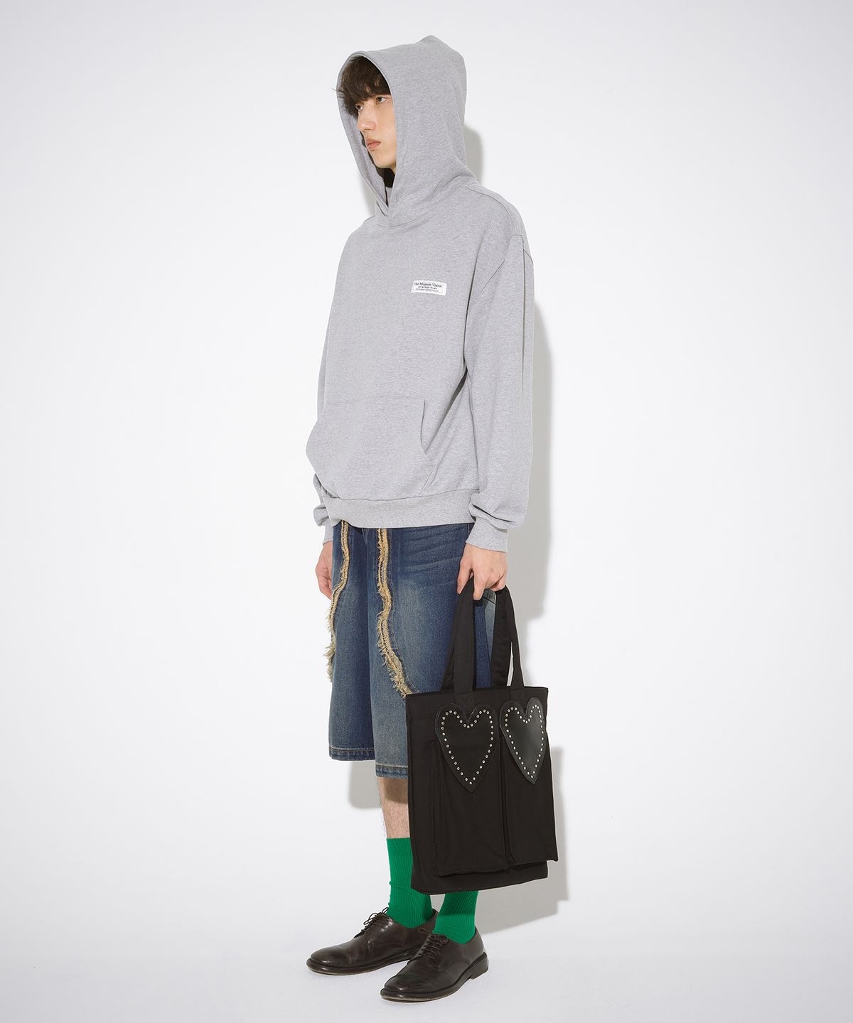 더뮤지엄비지터(THEMUSEUMVISITOR) SILVER CUBIC STUD LOGO HOODY (GREY)