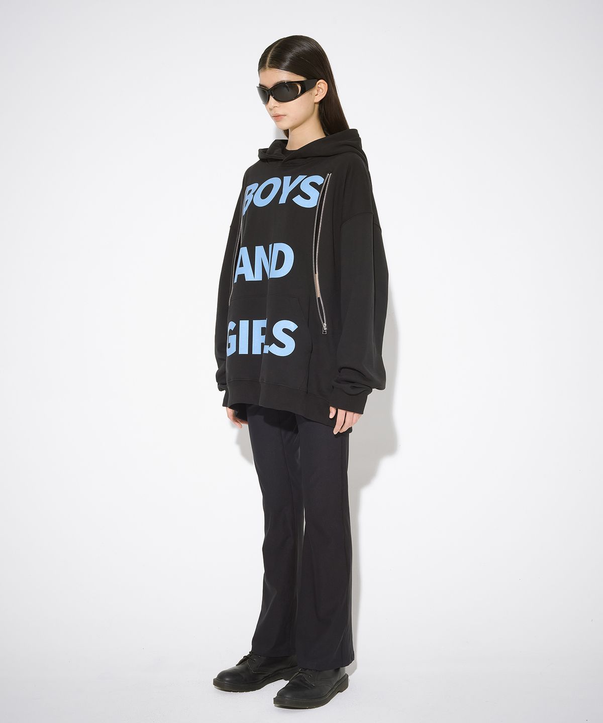 더뮤지엄비지터(THEMUSEUMVISITOR) BNG PRINTED CURVERD ZIPPER HOODY (BLACK)