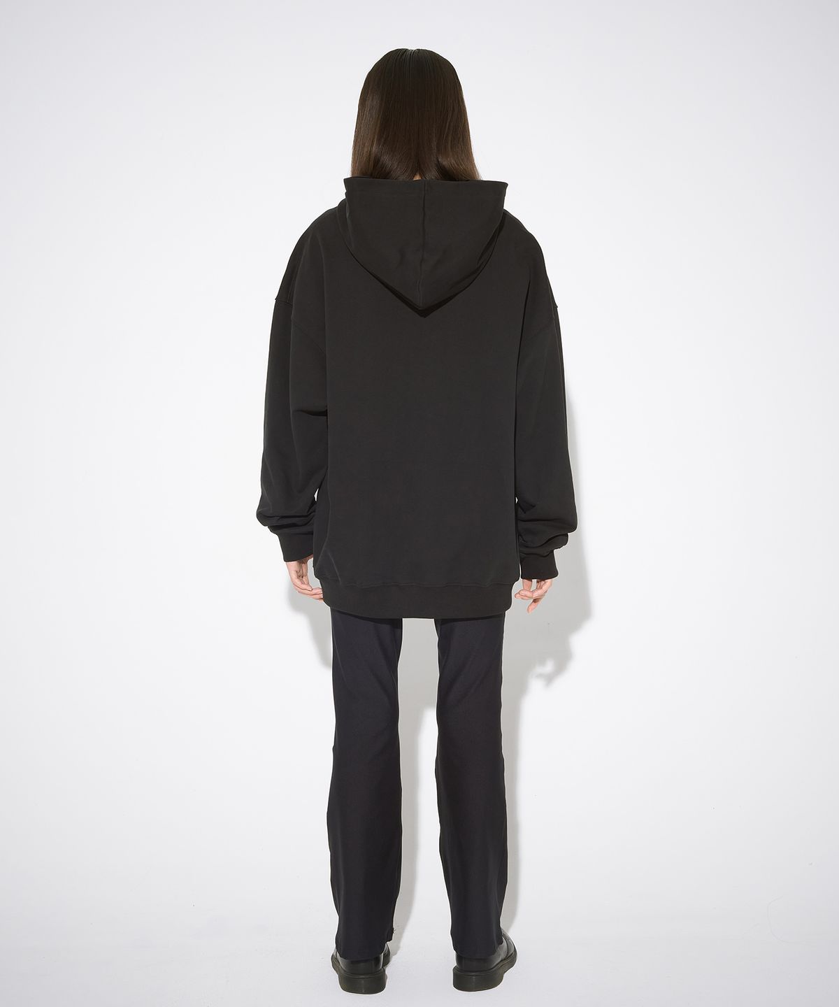 더뮤지엄비지터(THEMUSEUMVISITOR) BNG PRINTED CURVERD ZIPPER HOODY (BLACK)