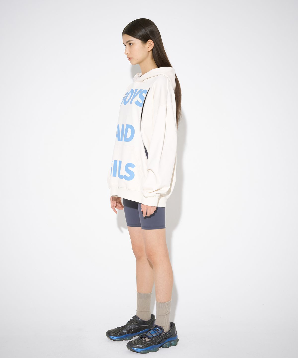 더뮤지엄비지터(THEMUSEUMVISITOR) BNG PRINTED CURVERD ZIPPER HOODY (IVORY)