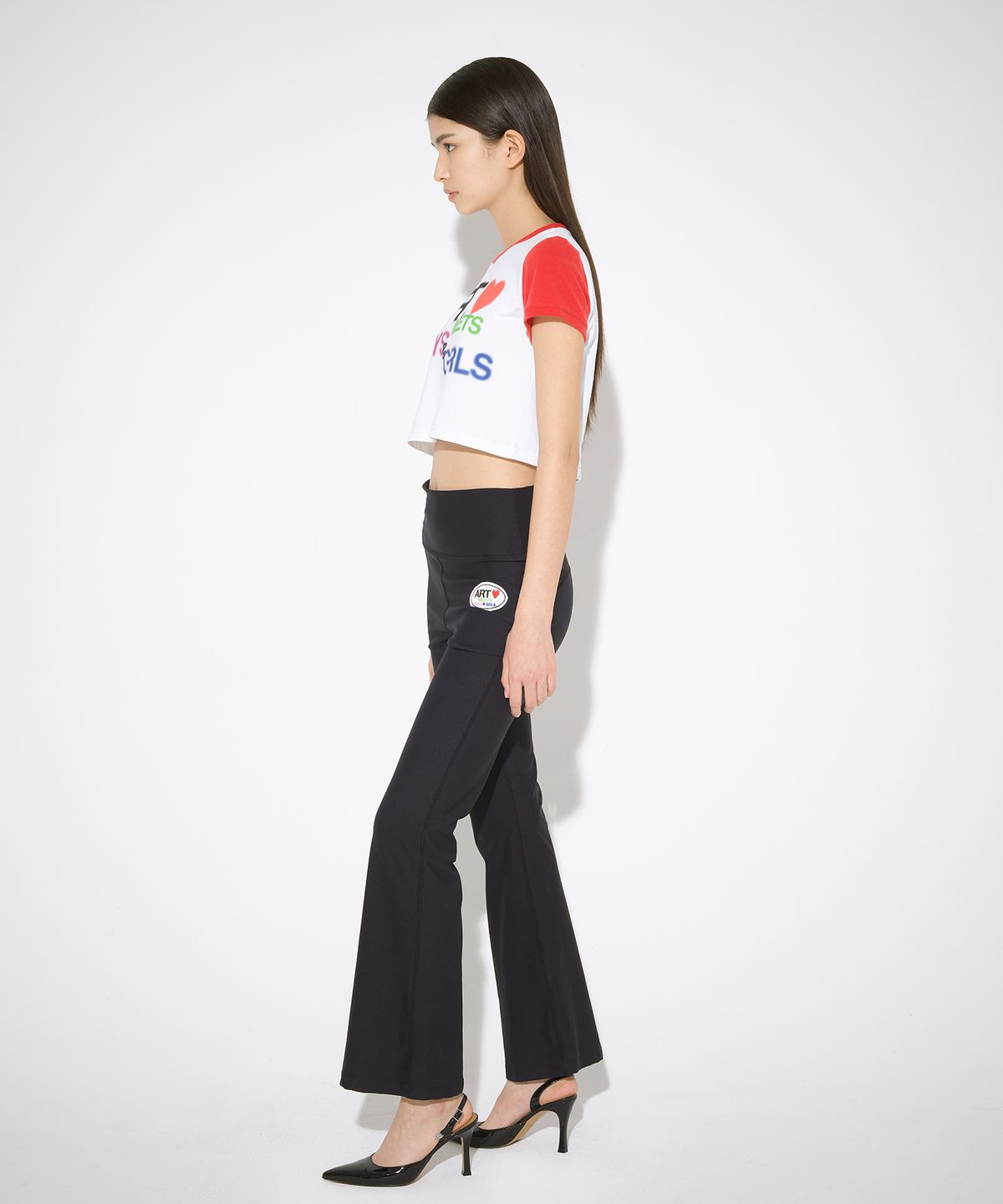 더뮤지엄비지터(THEMUSEUMVISITOR) AMBG PRINTED CROP T-SHIRT (WHITE / RED)
