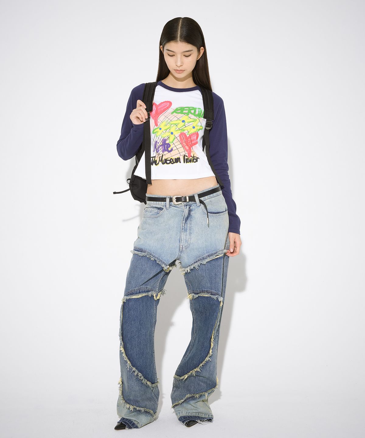 더뮤지엄비지터(THEMUSEUMVISITOR) ESSENTIAL TMV PAINTING RAGLAN LONG SLEEVE (BLACK)