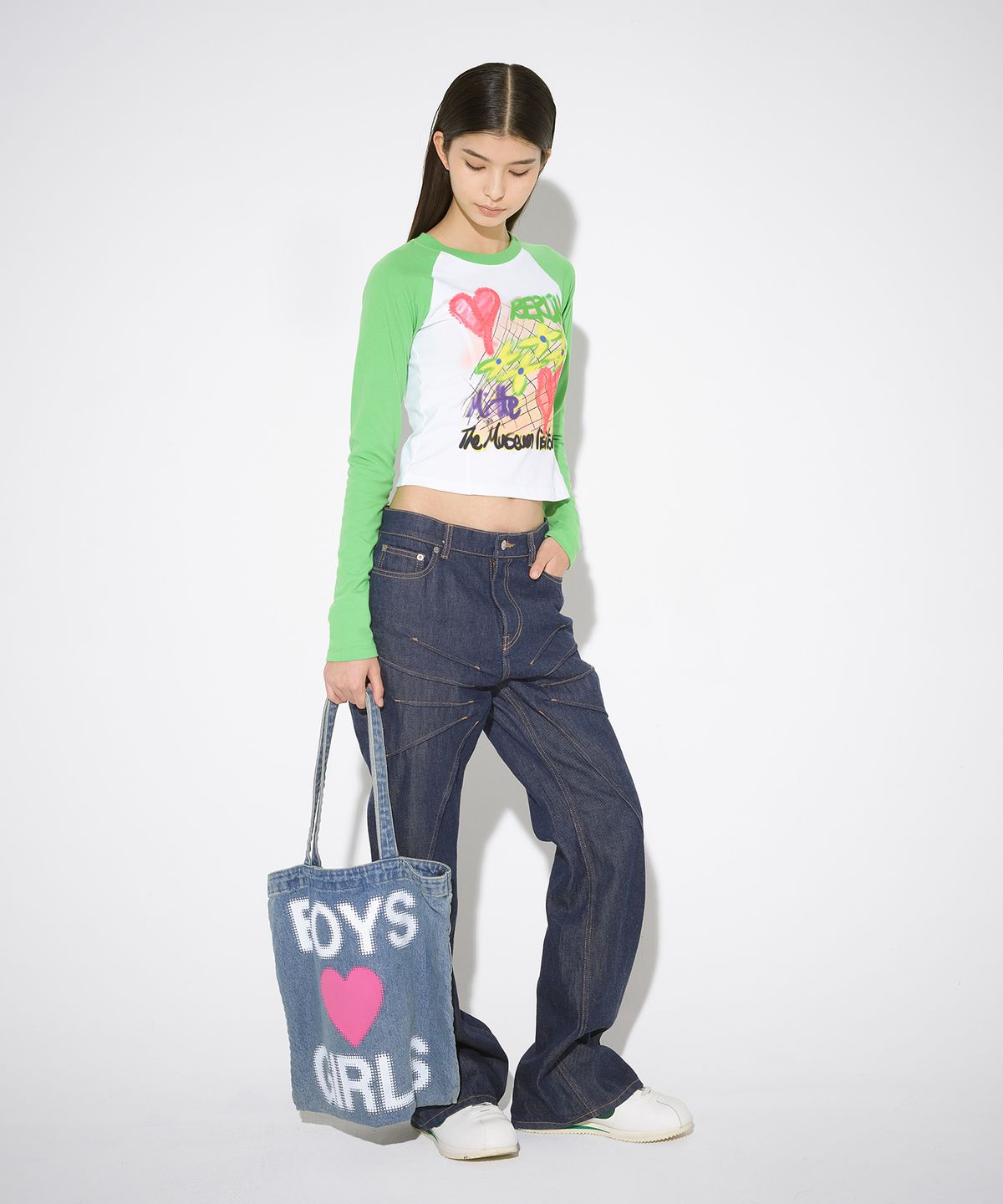 더뮤지엄비지터(THEMUSEUMVISITOR) ESSENTIAL TMV PAINTING RAGLAN LONG SLEEVE (GREEN)