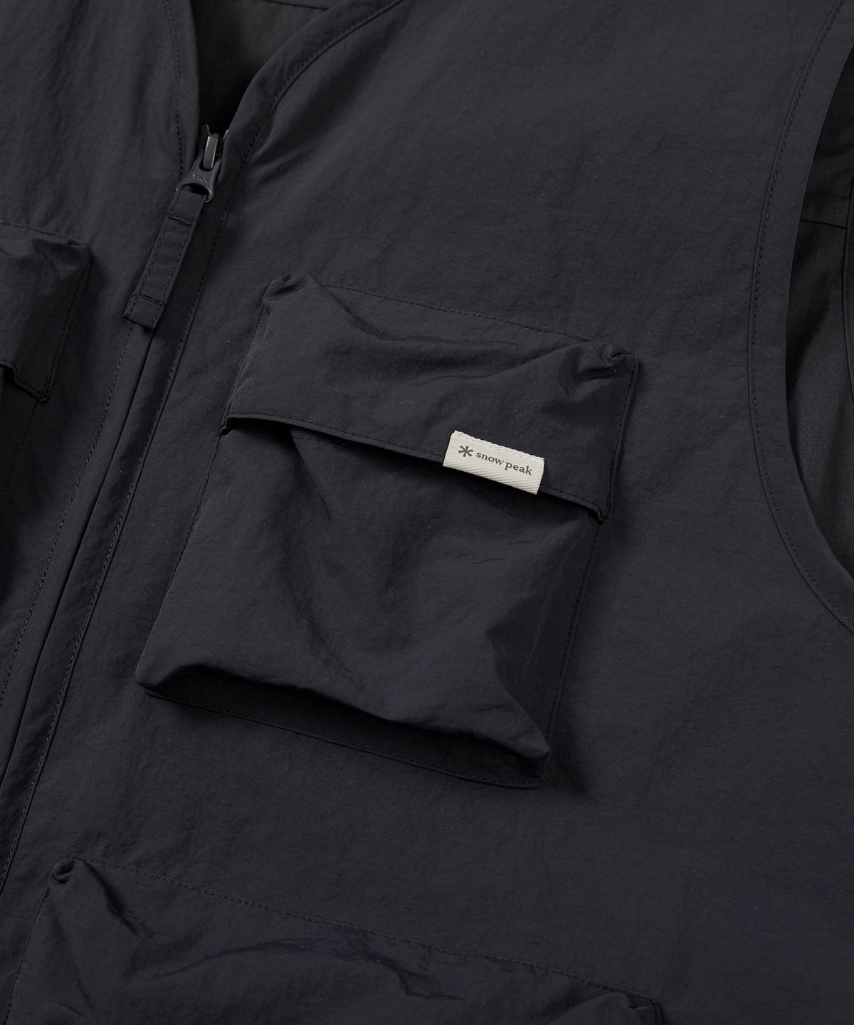 스노우피크 어패럴(SNOWPEAK APPAREL) 캠플 유틸리티 베스트 Dark Charcoal (S24SMCVE10)
