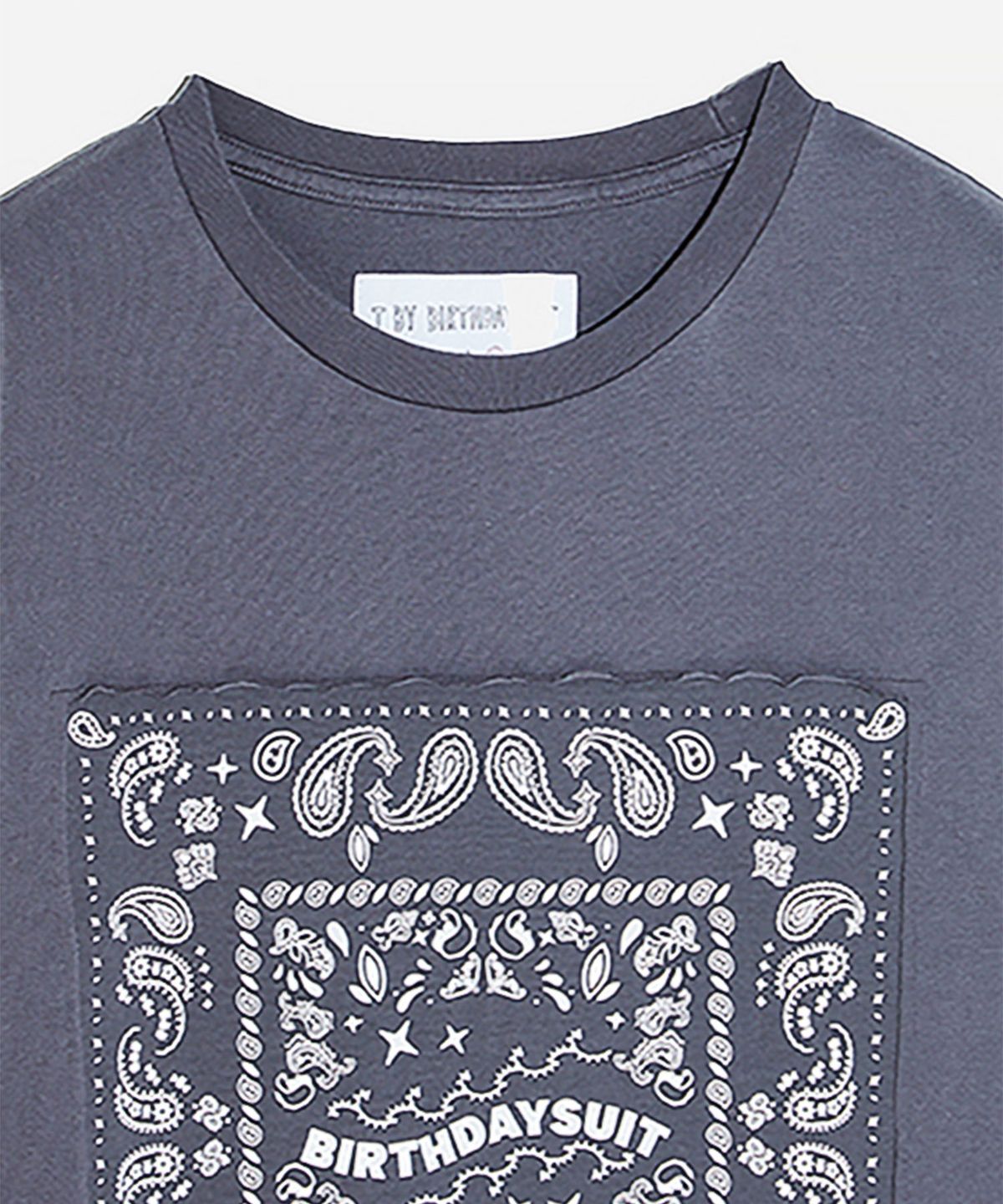 벌스데이수트(BIRTHDAYSUIT) REMAKE BANDANA T-SHIRT (CHARCOAL)