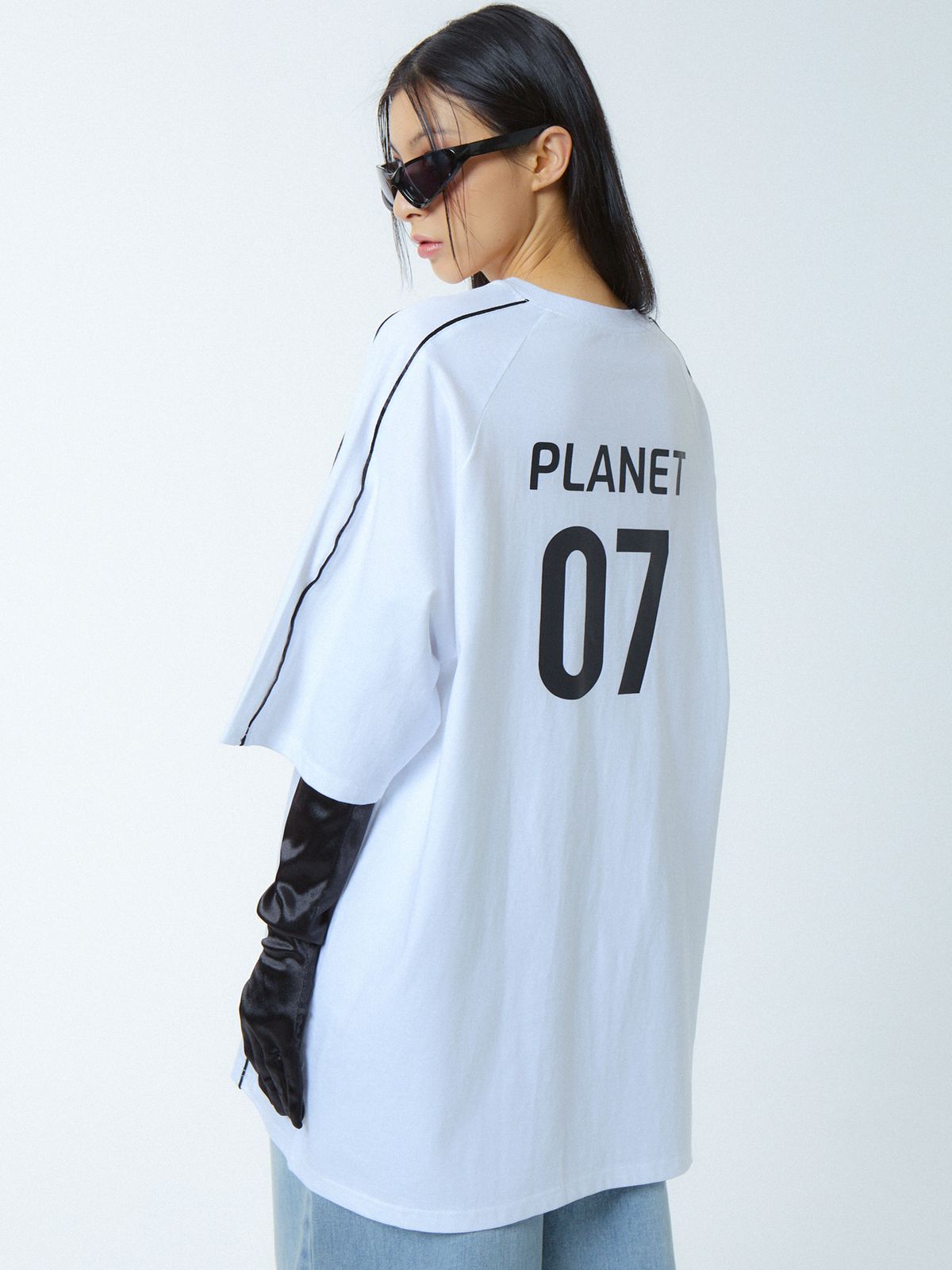 언노운 플라넷(UNKNOWN PLANET) 루즈핏 나그랑 싸커 져지 화이트