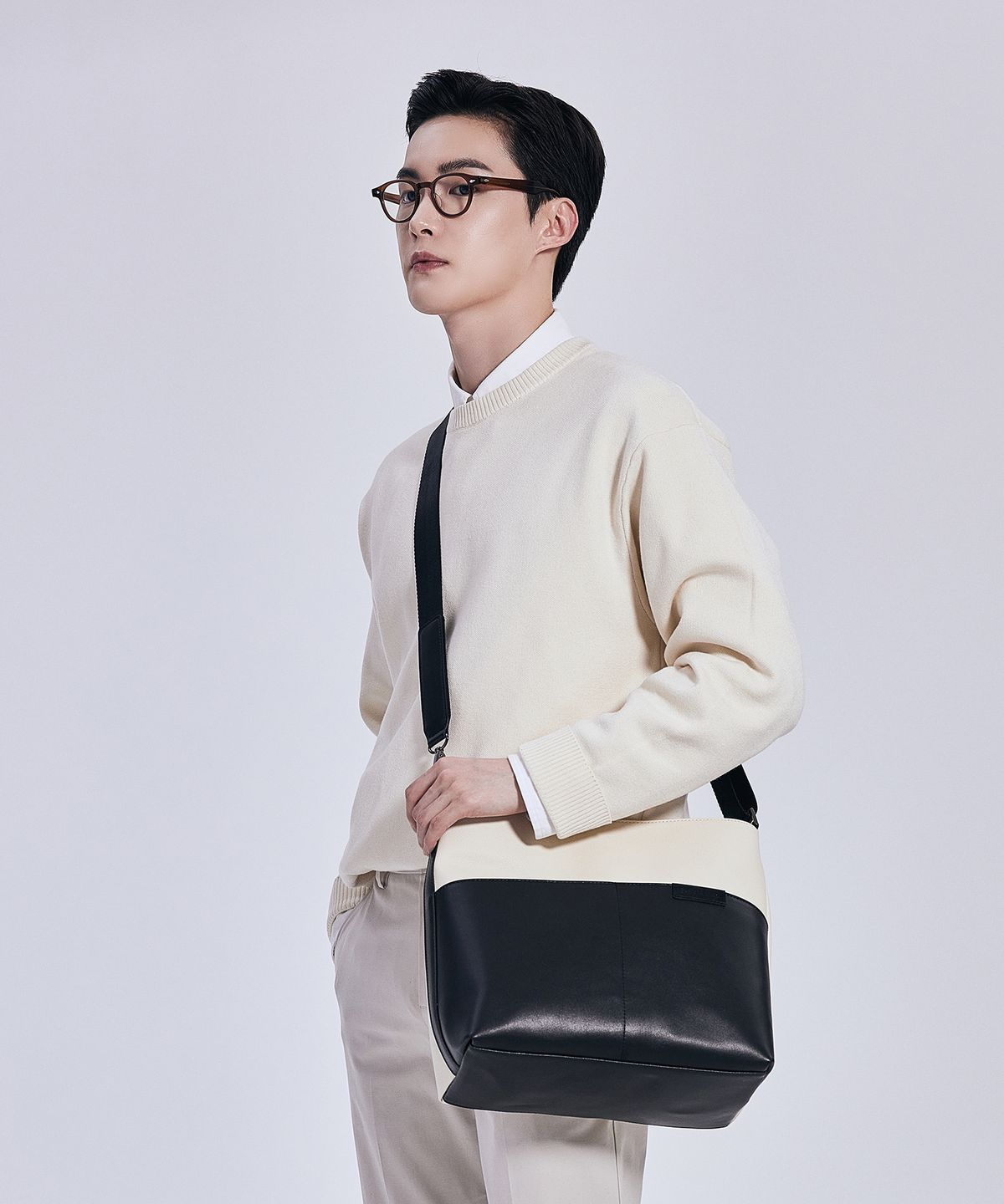 베드포드일레븐스(BEDFORD11TH) 컬러블락데일리 크로스백 [아이보리 블랙 레더콤보]