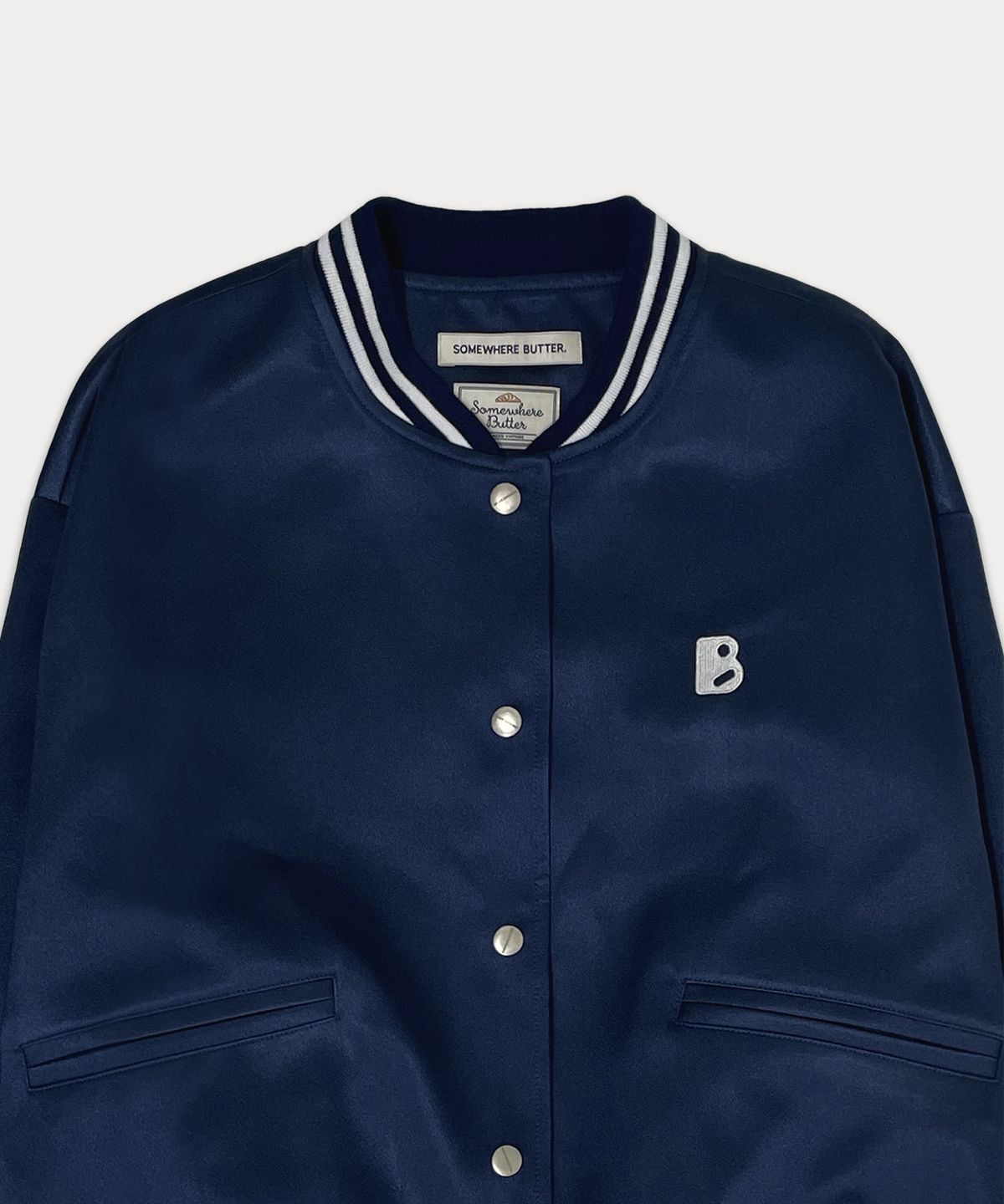 썸웨어버터(SOMEWHEREBUTTER) Satin varsity jacket - navy