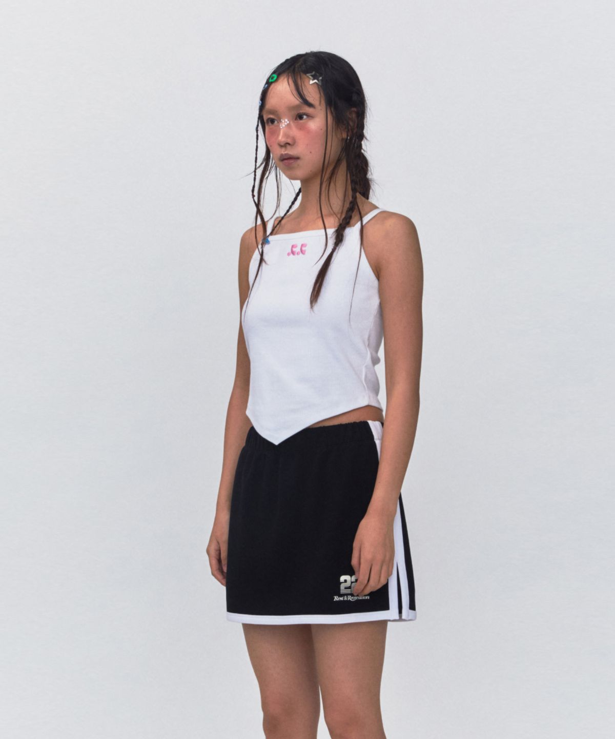 레스트앤레크레이션(REST&RECREATION) RR ARROW POINT SLEEVELESS TOP_WHITE