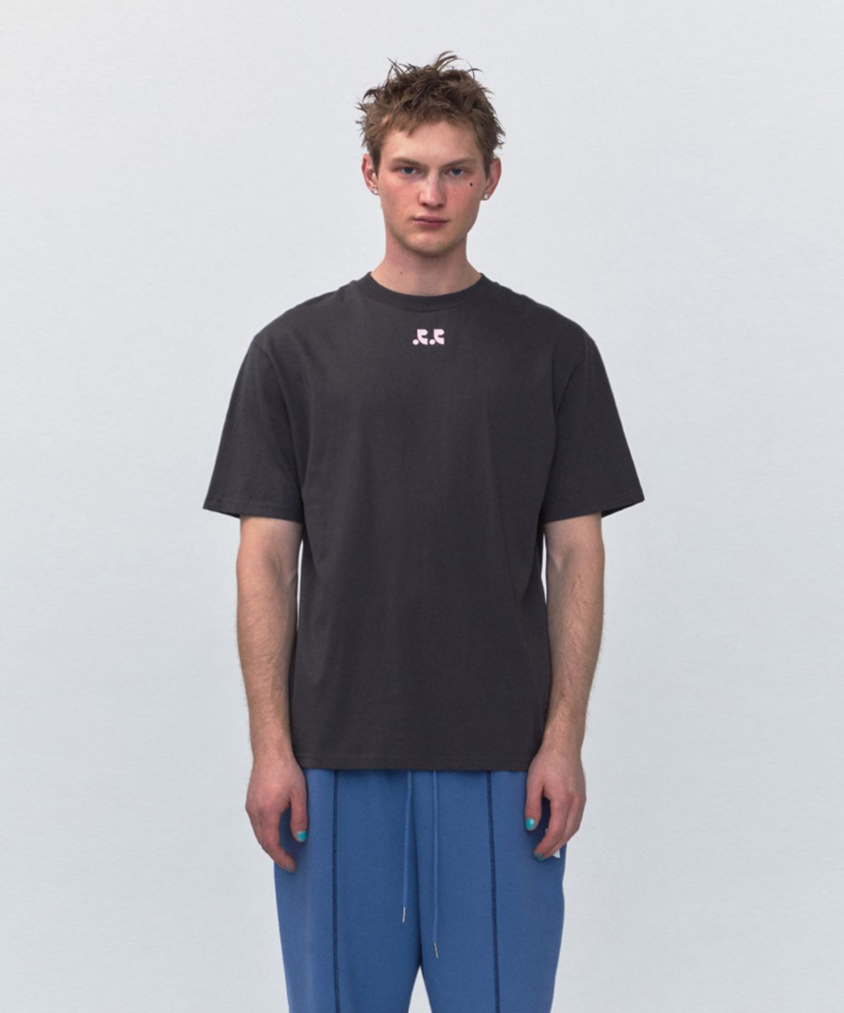 레스트앤레크레이션(REST&RECREATION) RR LOGO OVERSIZE T-SHIRT_CHARCOAL