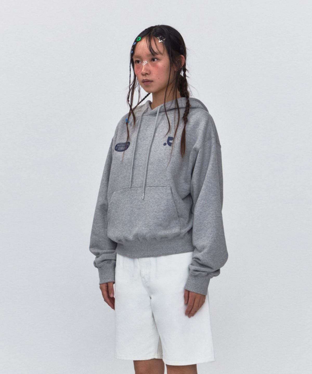 레스트앤레크레이션(REST&RECREATION) RR 22 LOGO CROPPED HOODIE_GREY