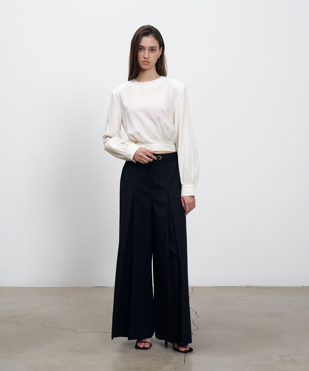 르네제이(RENEJ) Pleated Wide Trousers