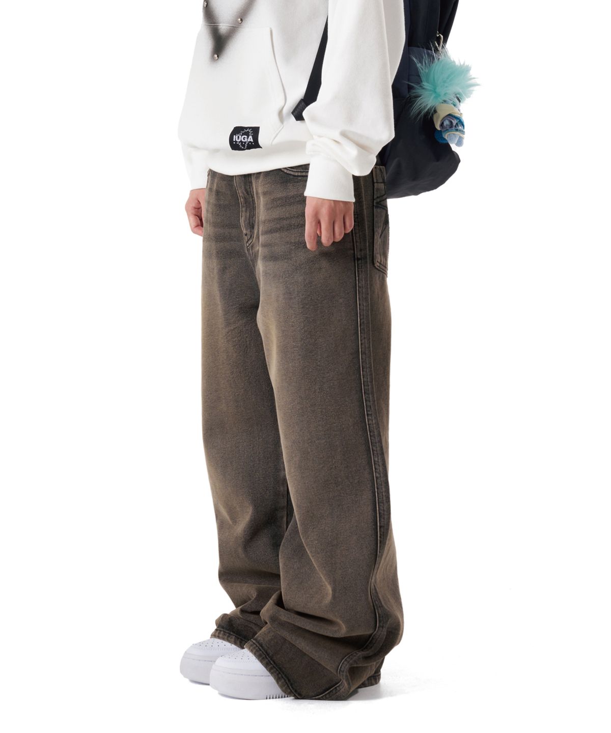 이우가마카라스(IUGAMAKARAS) Needlework Denim Pants (Sand Black)