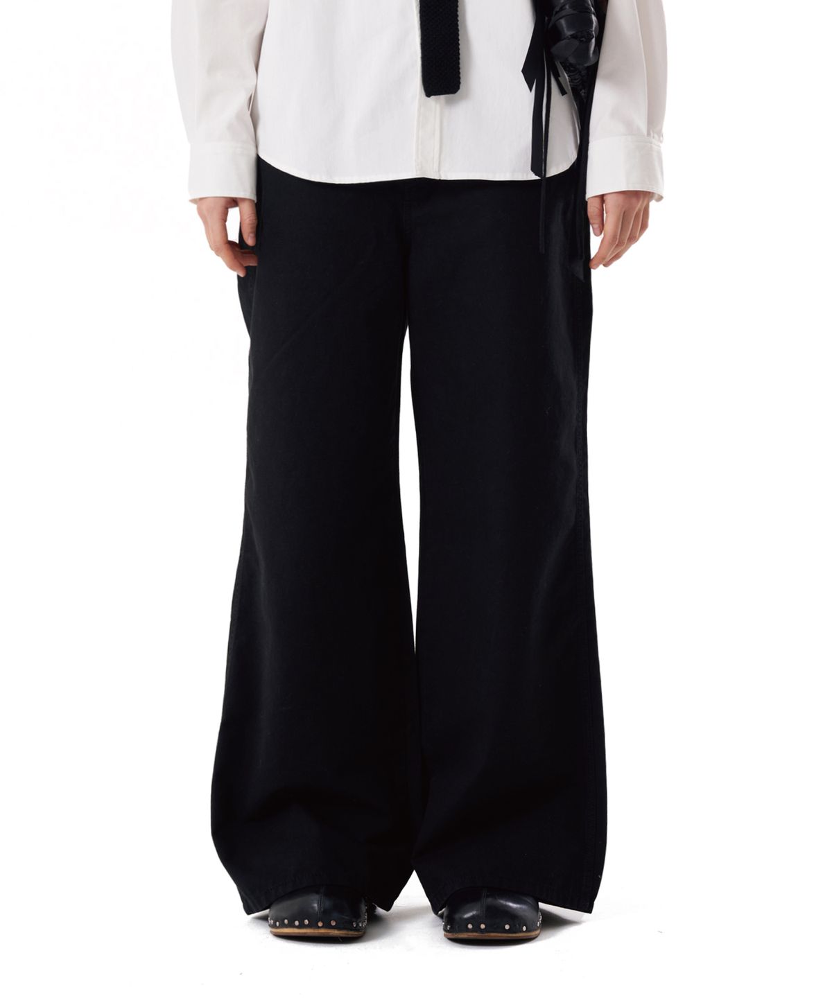 이우가마카라스(IUGAMAKARAS) Needlework Cotton Pants (Black)