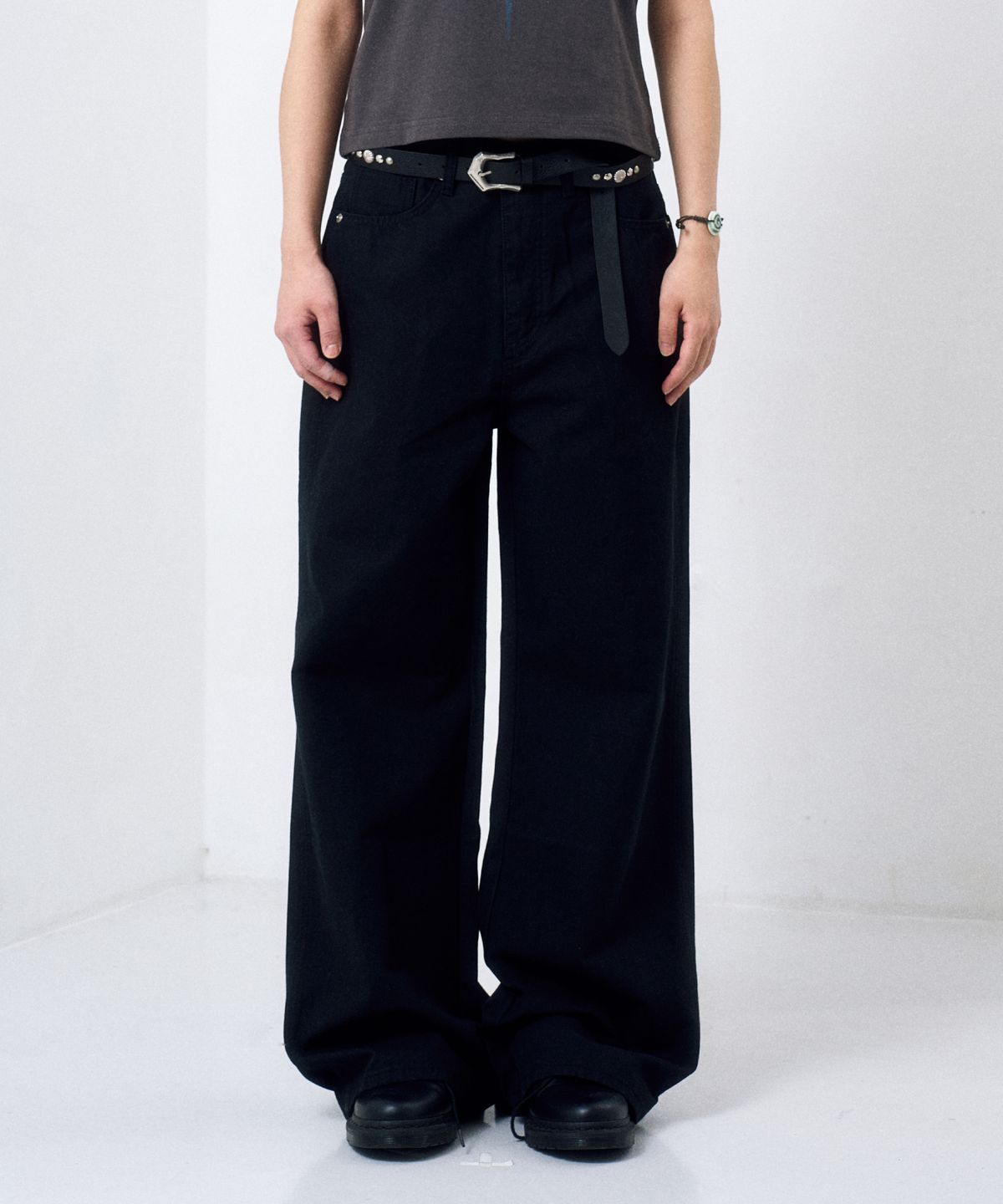 이우가마카라스(IUGAMAKARAS) Needlework Cotton Pants (Black)