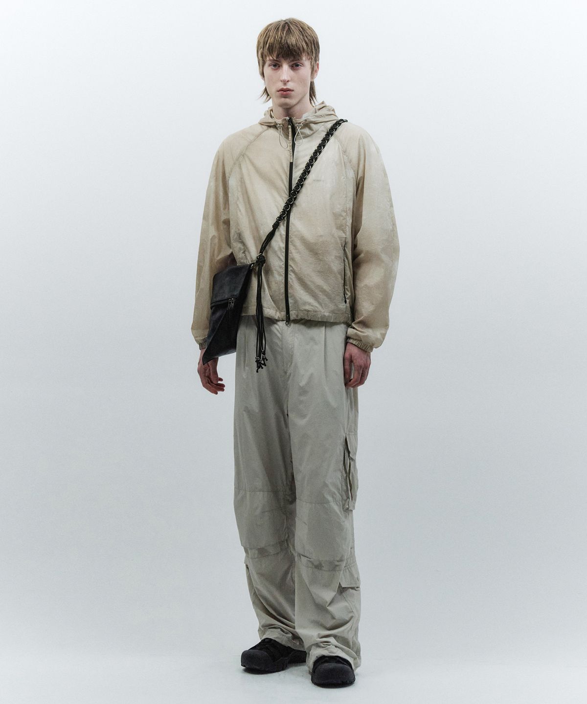 인사일런스(INSILENCE) 라이트웨이트 DTP 점퍼 LIGHT BEIGE