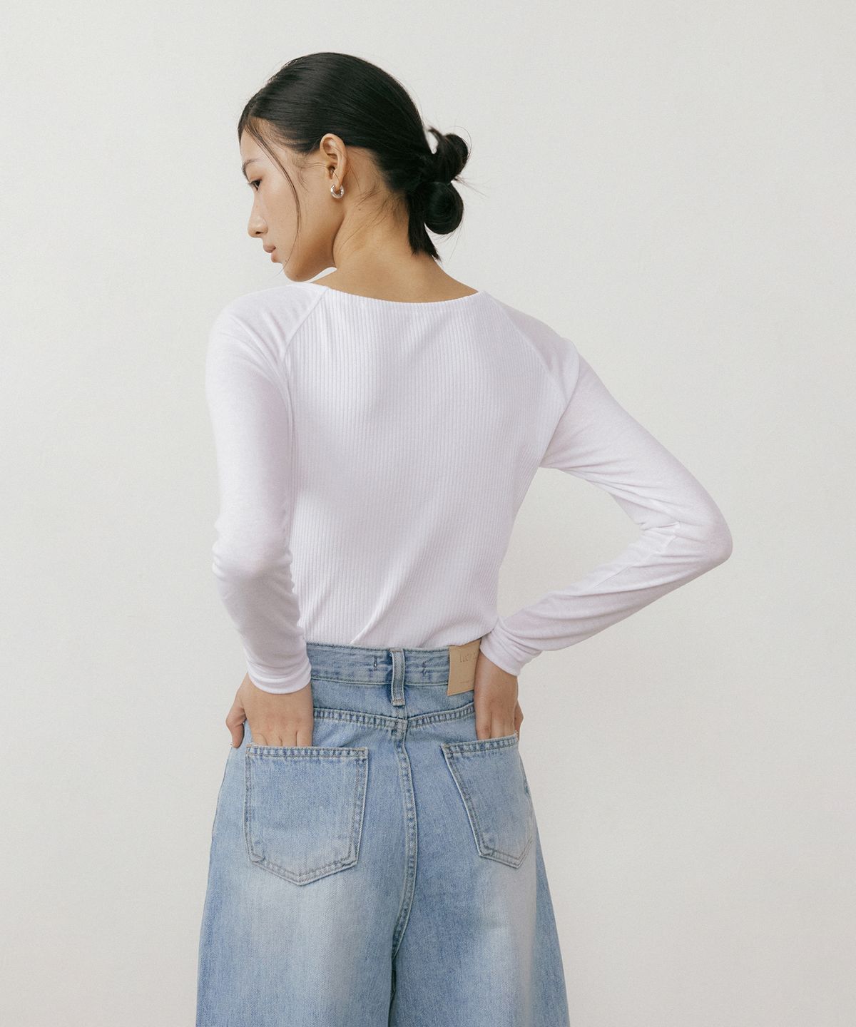 루시르주(LUCIR ZU) Strap Hole Sleeve (white)