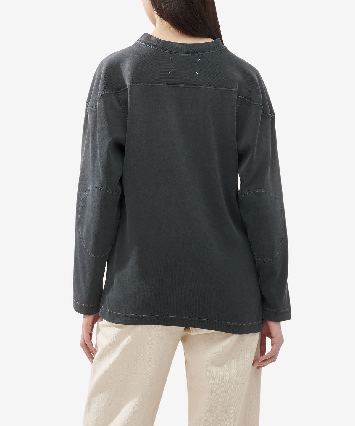 메종 마르지엘라(MAISON MARGIELA) 넘버 로고 언발란스 맨투맨 - 블랙 / S51GU0129S24650900