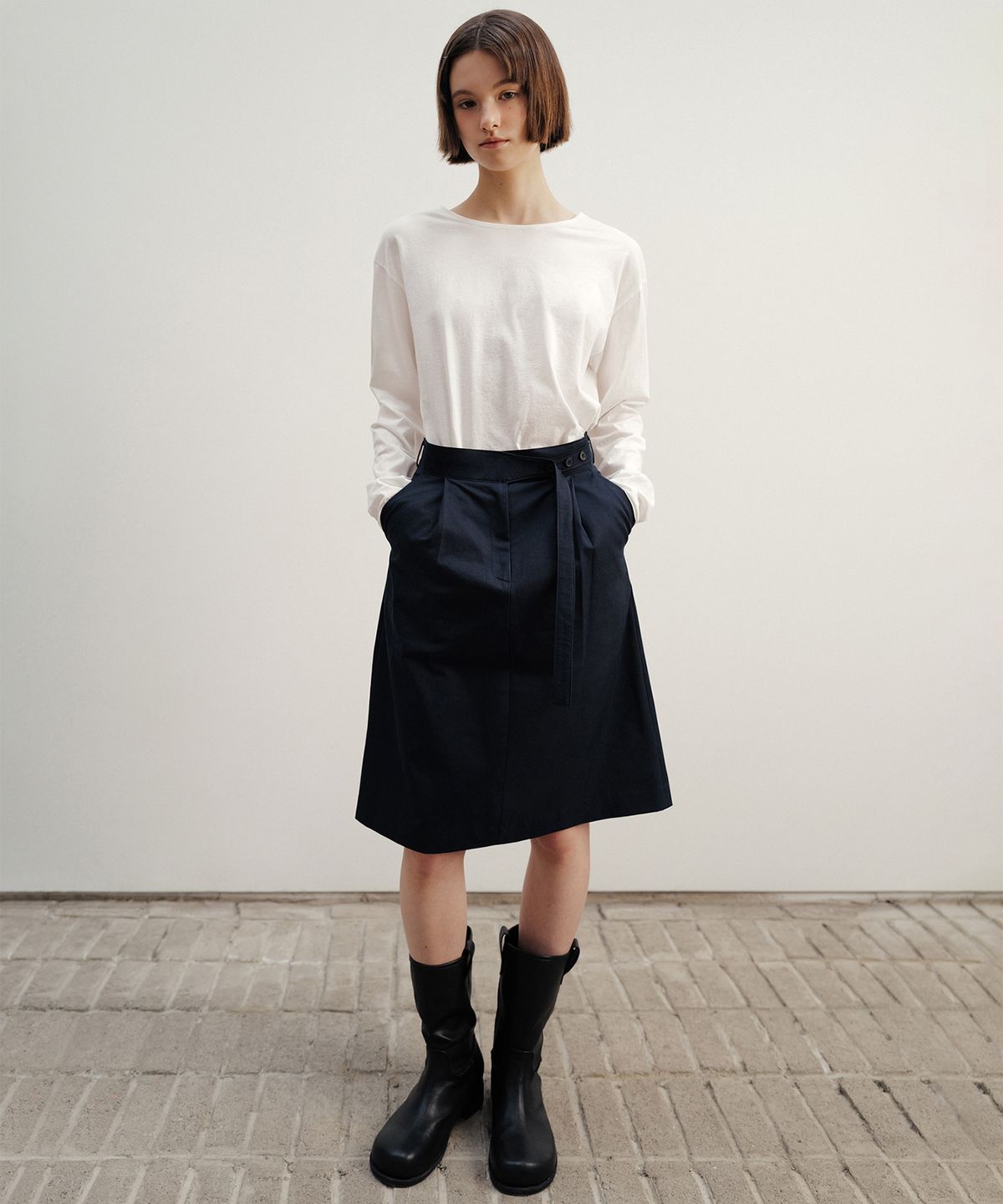 앤니즈(ANDNEEDS) Button belted skirt (dark navy)