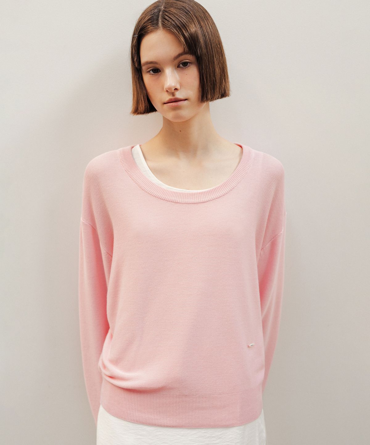 앤니즈(ANDNEEDS) Scoop u-neck knit (pink)