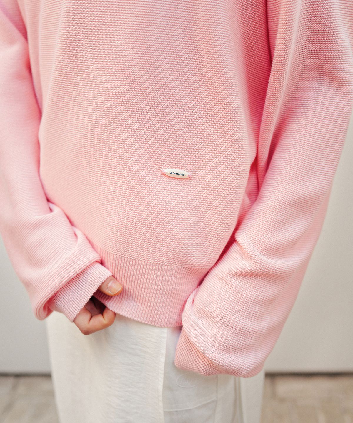 앤니즈(ANDNEEDS) Scoop u-neck knit (pink)
