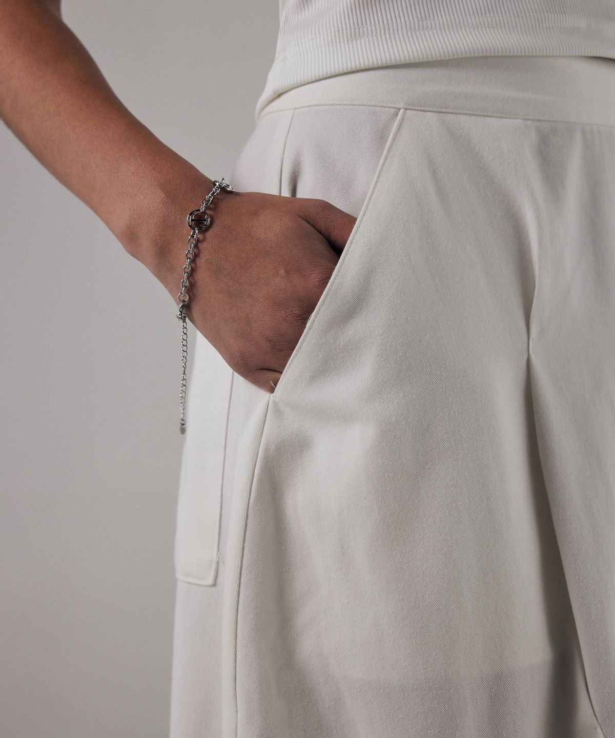 트리밍버드(TREEMINGBIRD) Bar-tack Pleated 2-way Fit Skirt [ White ]