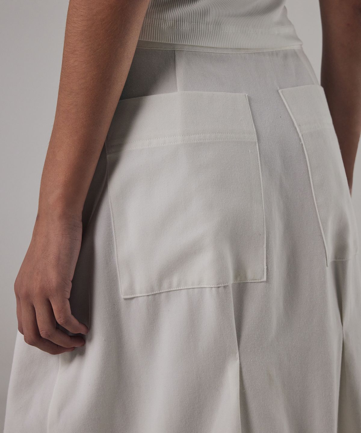 트리밍버드(TREEMINGBIRD) Bar-tack Pleated 2-way Fit Skirt [ White ]
