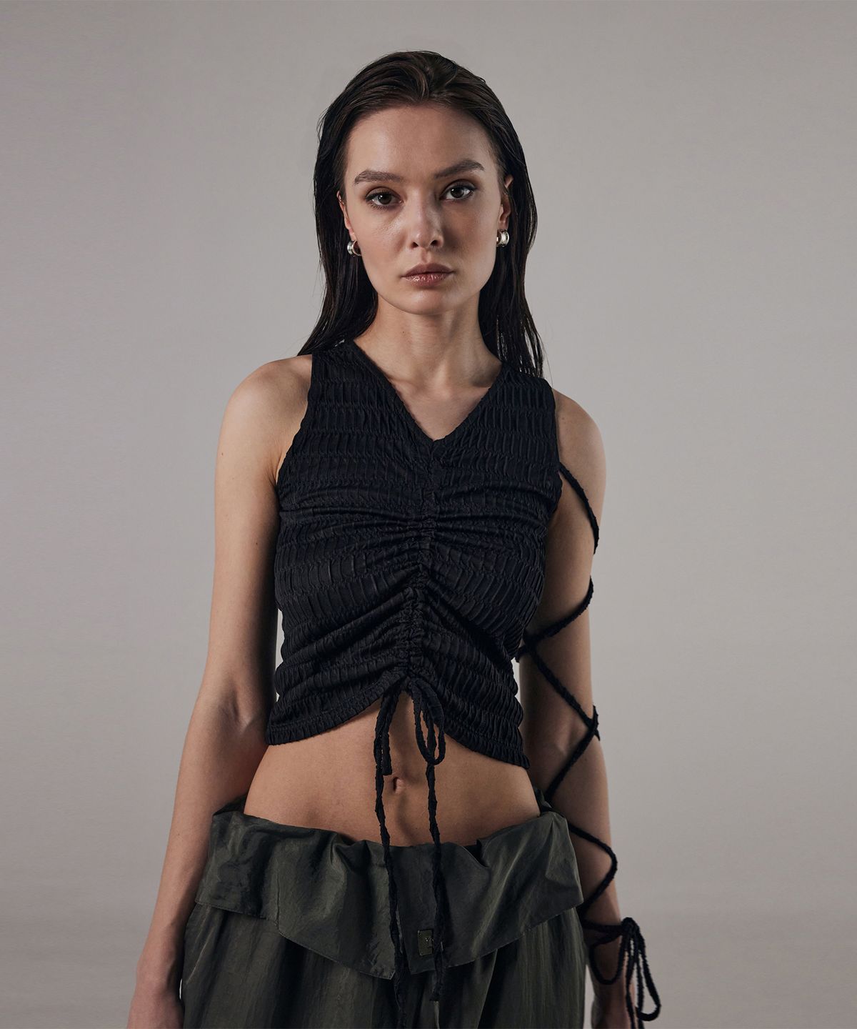 트리밍버드(TREEMINGBIRD) Tied Strap Sleeveless [ Black ]