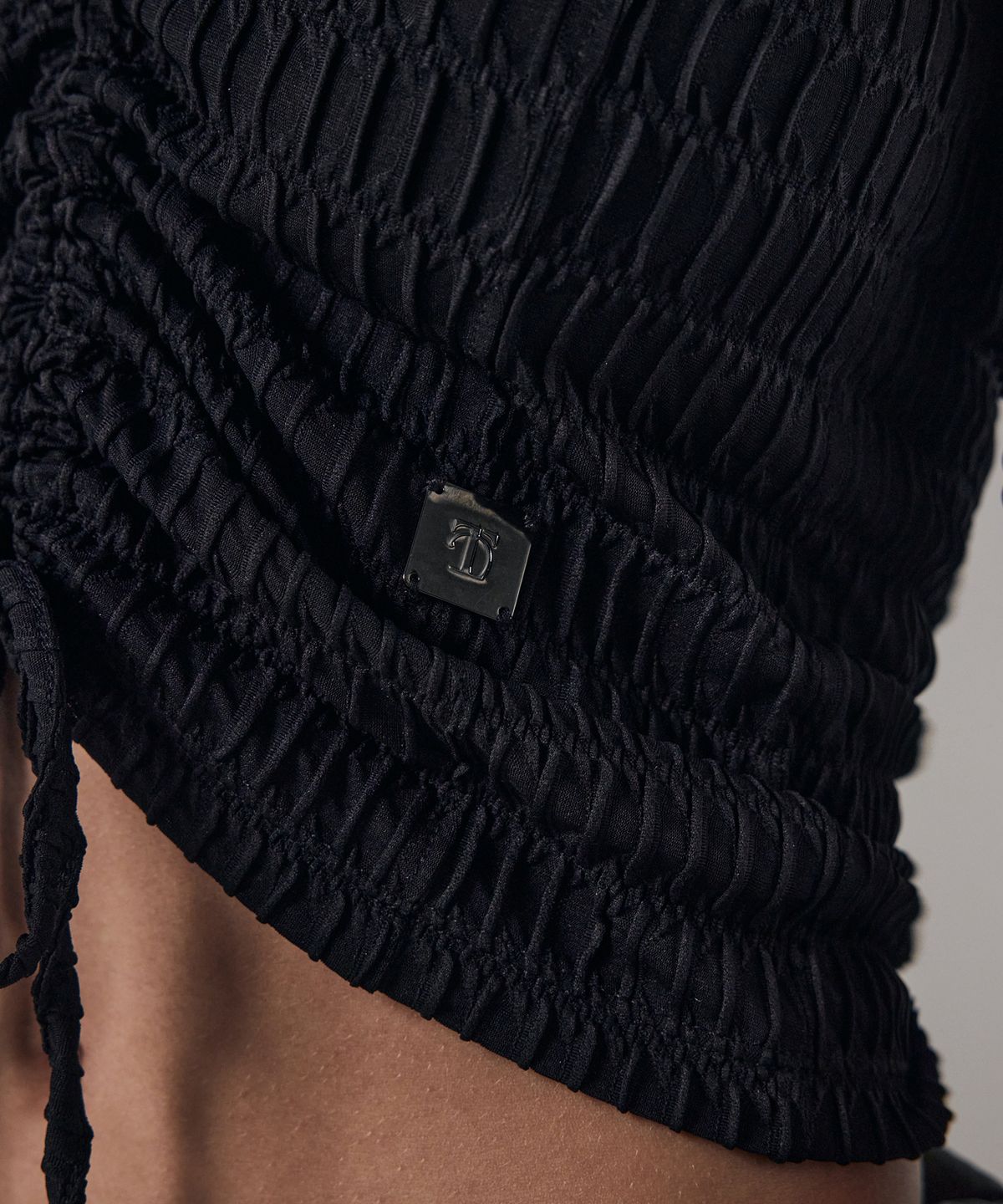 트리밍버드(TREEMINGBIRD) Tied Strap Sleeveless [ Black ]