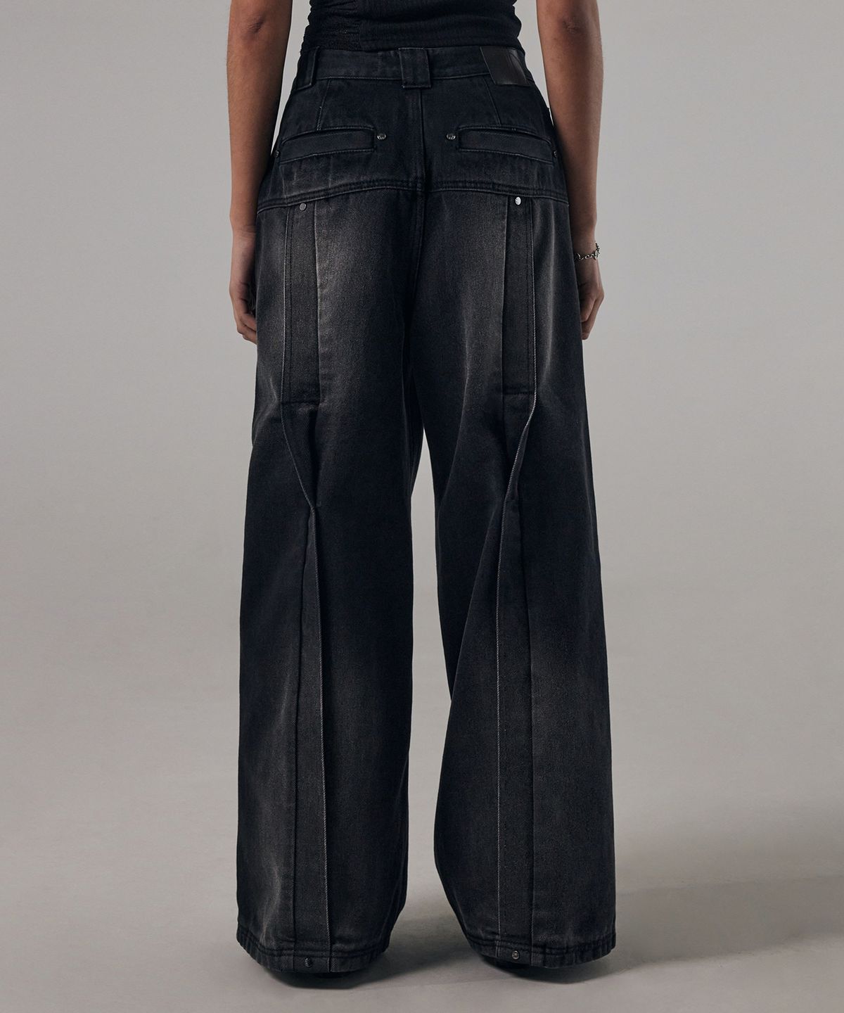 트리밍버드(TREEMINGBIRD) Twisted Wide Denim Set-up Pants [ Black ]