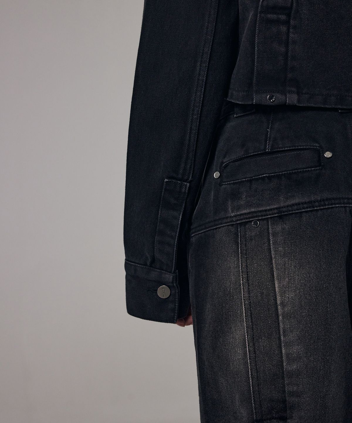 트리밍버드(TREEMINGBIRD) Twisted Non-collar Denim Set-up Jacket [ Black ]