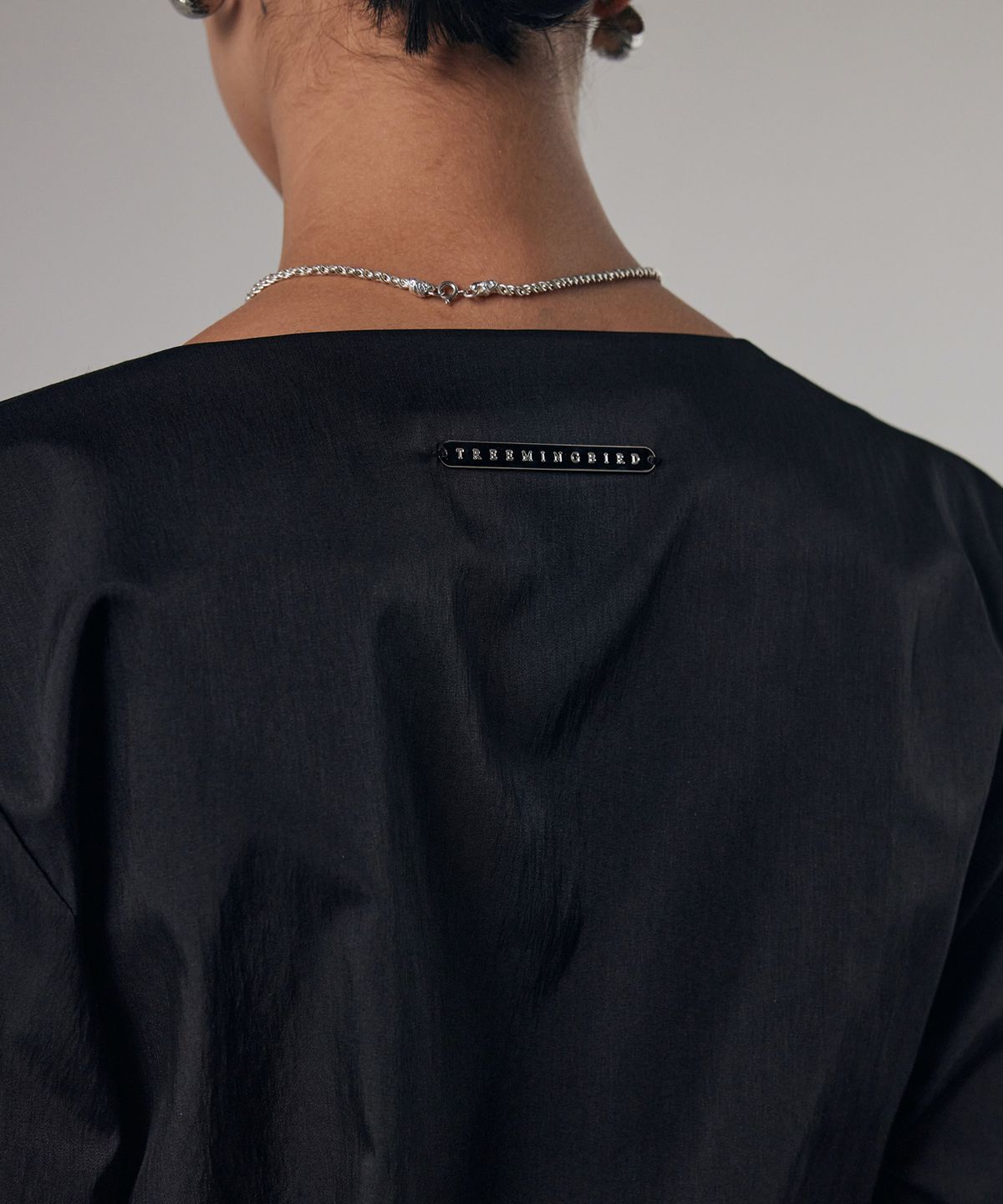 트리밍버드(TREEMINGBIRD) Cowl Blouse [ Black ]