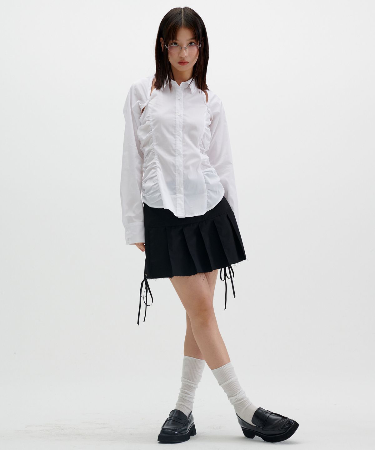 러닝하이(RUNNINGHIGH) 컷 오프 플리츠 미니 스커트 [블랙]