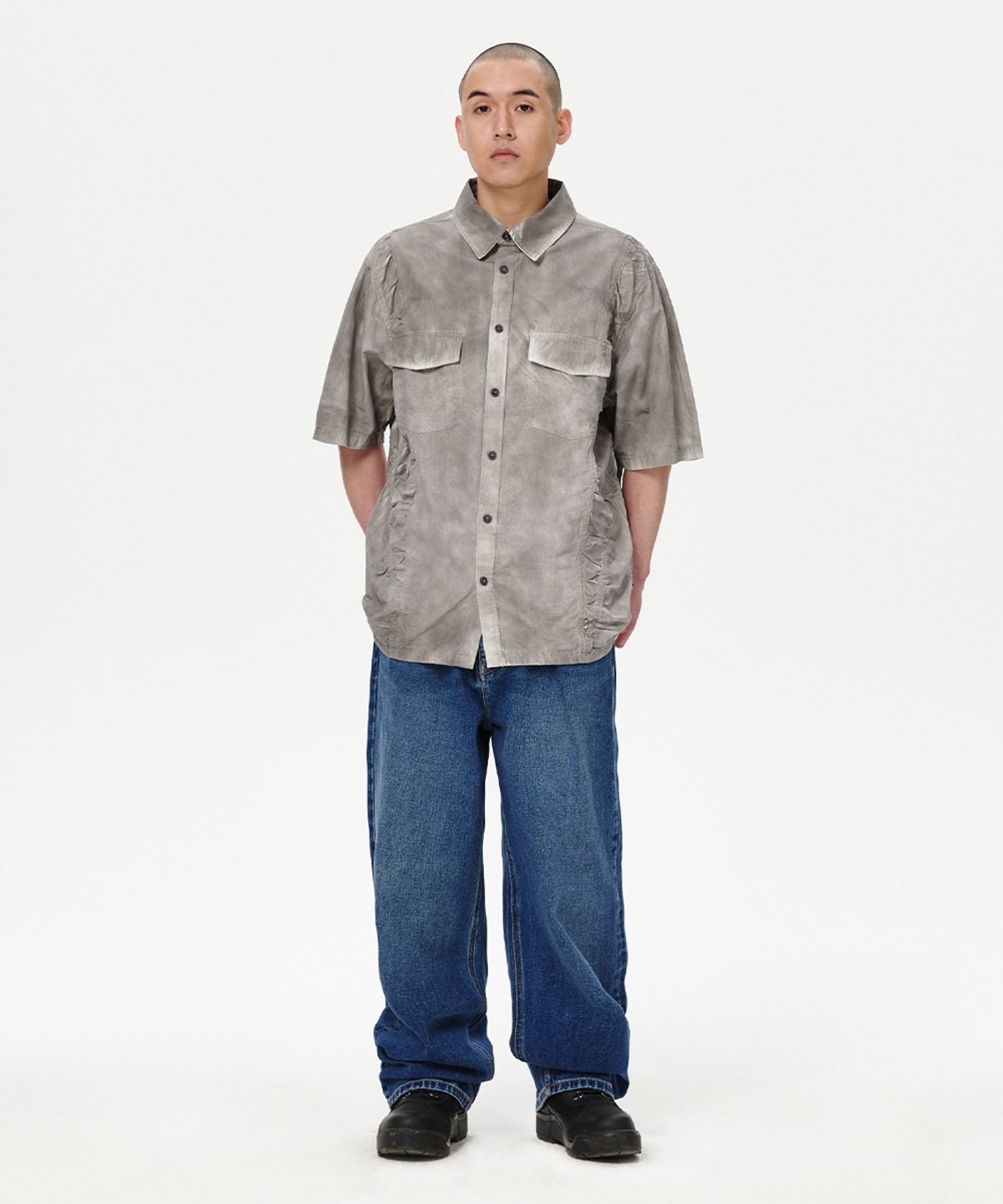 마하그리드(MAHAGRID) SPRAY DYED HALF SHIRT CHARCOAL(MG2EMMW340A)