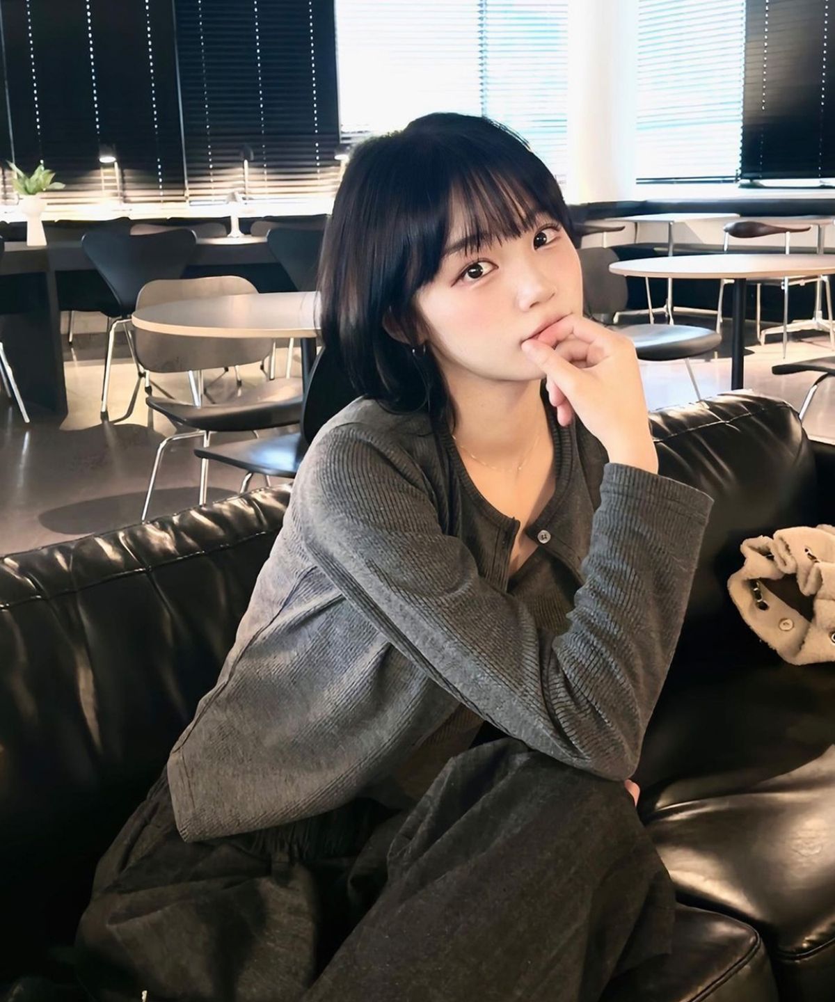 무아무아(MUAHMUAH) [SET] 로고 슬림핏 니트 가디건 슬리브리스 [7color]
