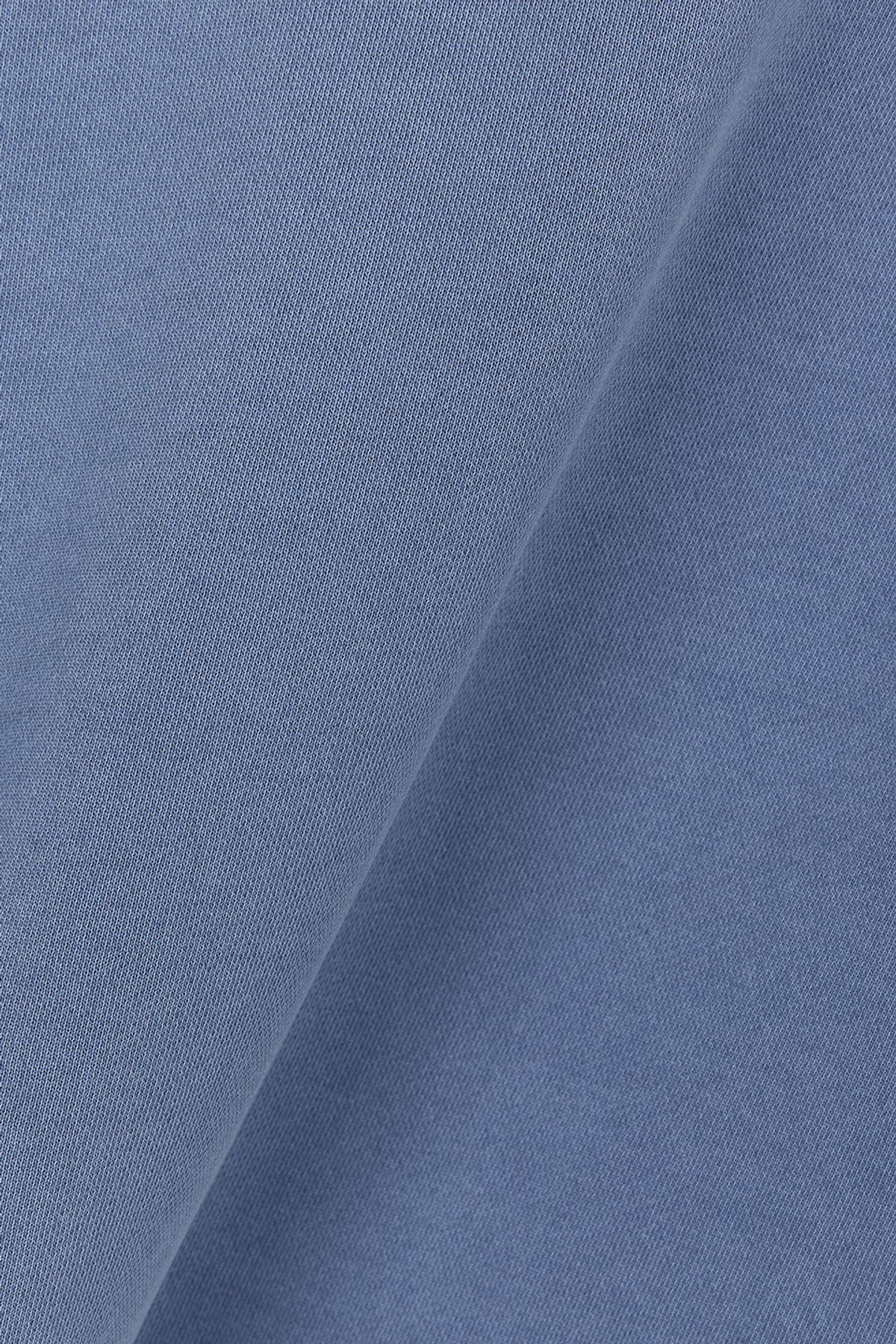 비바스튜디오(VIVASTUDIO) LOCATION EMBROIDERY CREWNECK [CHARCOAL BLUE]