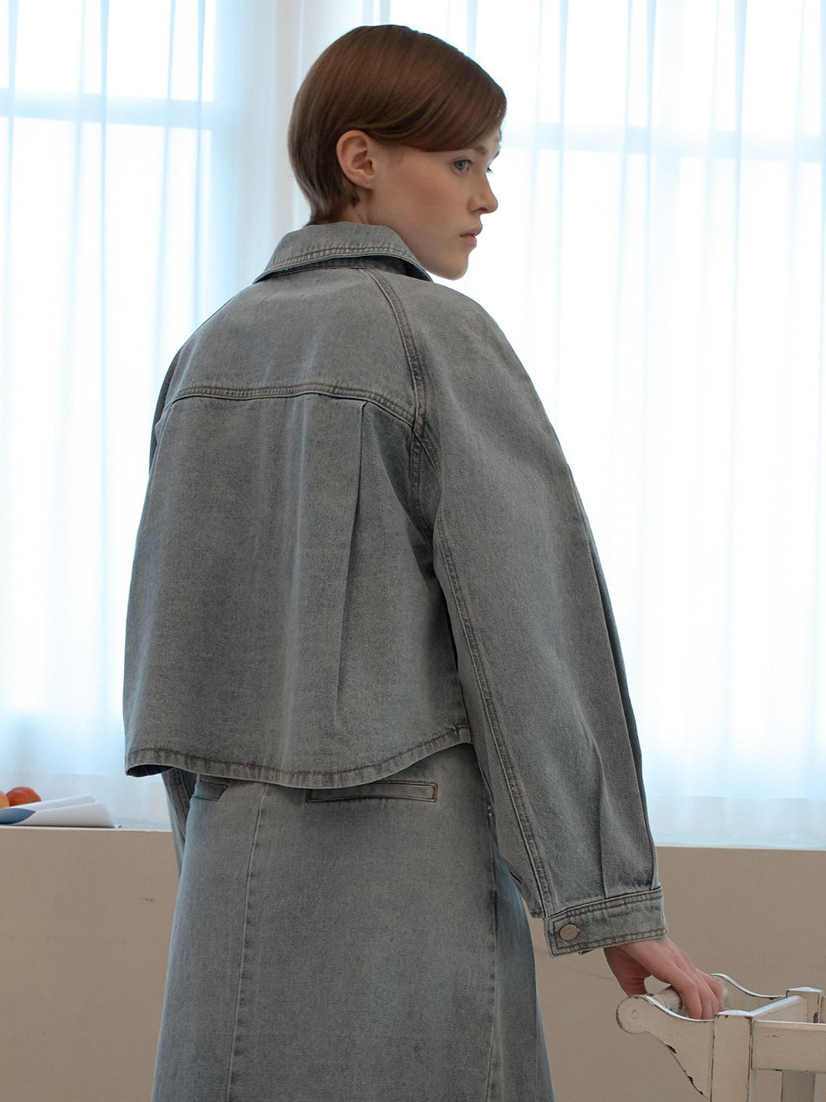 오더먼트 바이 보카바카(OTHEMENT BY VOCAVACA) Denim Crop Shirt Jacket VC2433JK301M