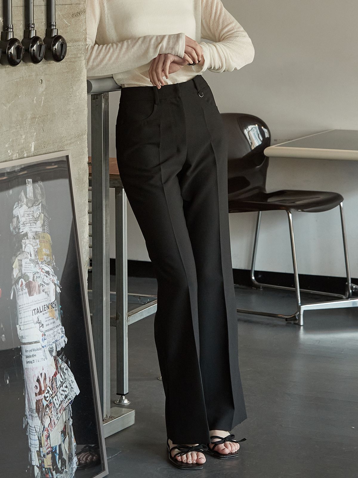 비뮤즈맨션(BEMUSE MANSION) Side slit semi boots cut pants - Black