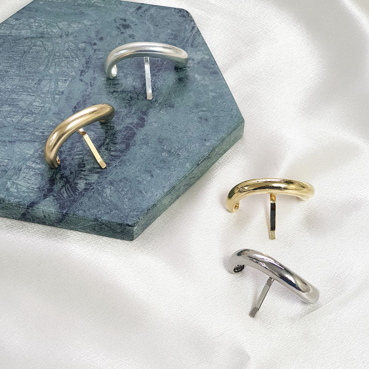 베스티(BESTY) 웨이브 헤어 커프 (Wave Hair Cuff)