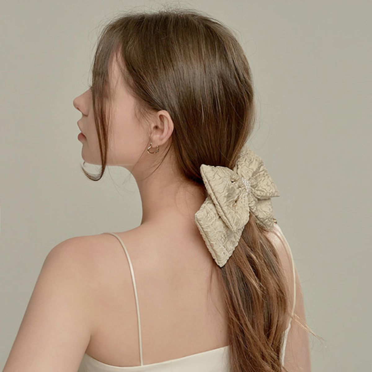 베스티(BESTY) 플러피 펄 리본핀 (Fluffy Pearl Ribbon Pin)